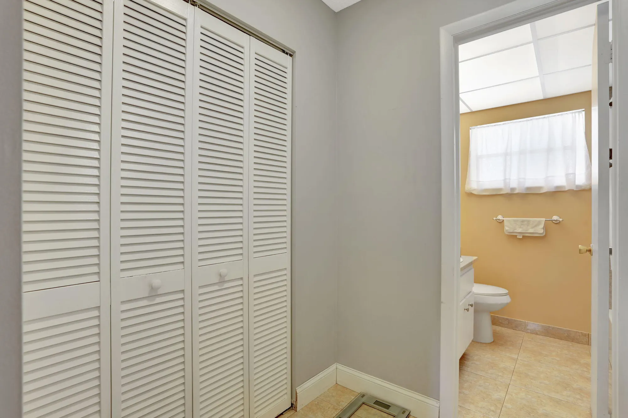 Property Slideshow image 20 of 68 | 3051 nw 46th ave 406, Lauderdale Lakes, FL, 33313