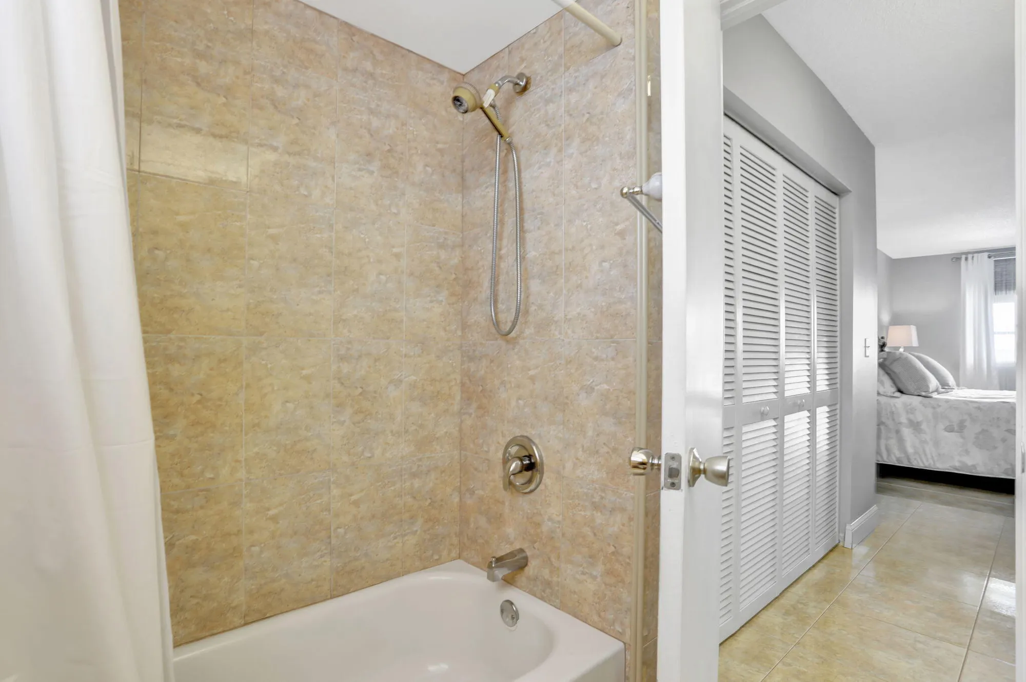 Property Slideshow image 22 of 68 | 3051 nw 46th ave 406, Lauderdale Lakes, FL, 33313