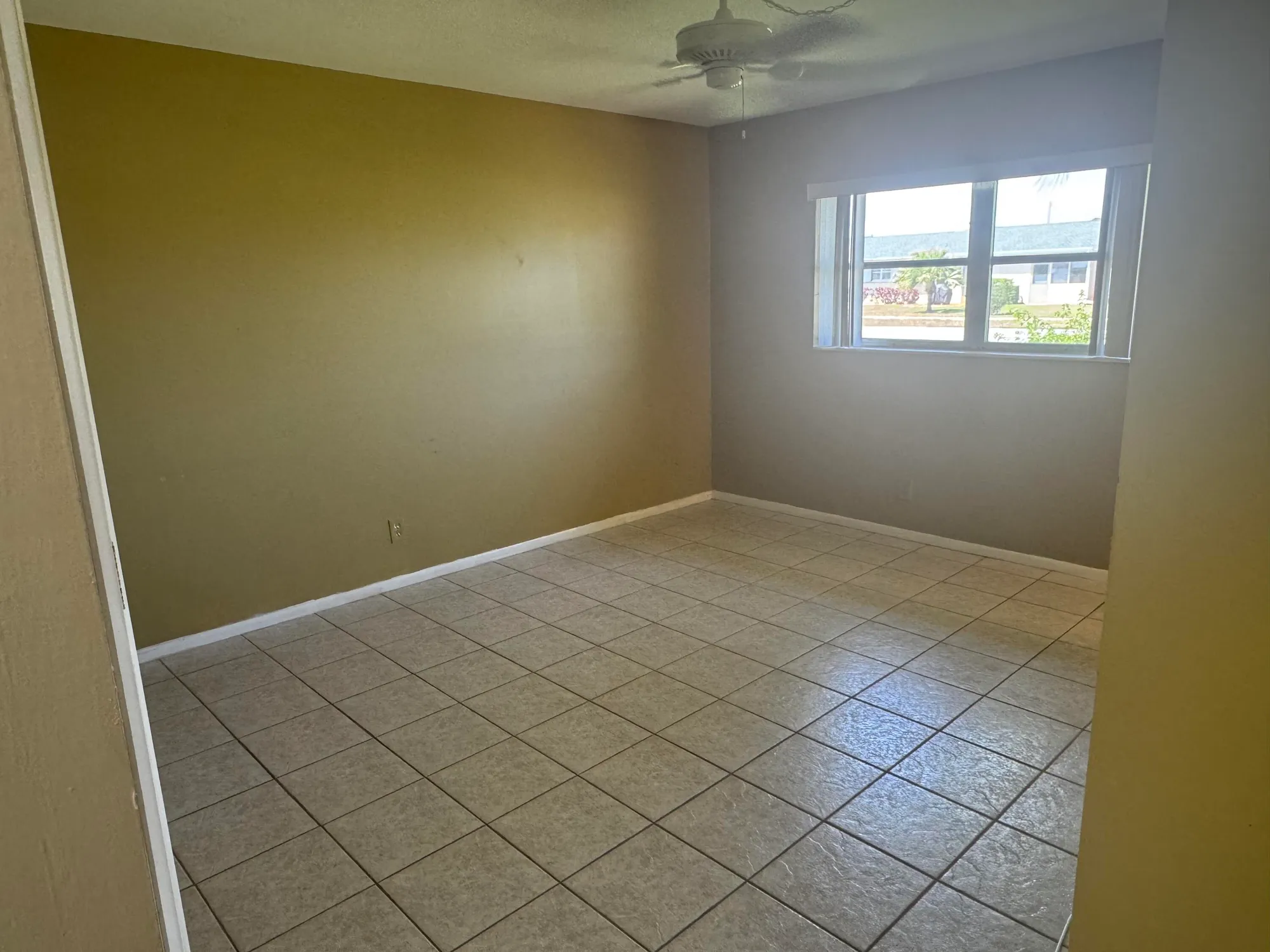 Property Slideshow image 9 of 32 | 2804 crosley dr e apt e apt e, West Palm Beach, FL, 33415
