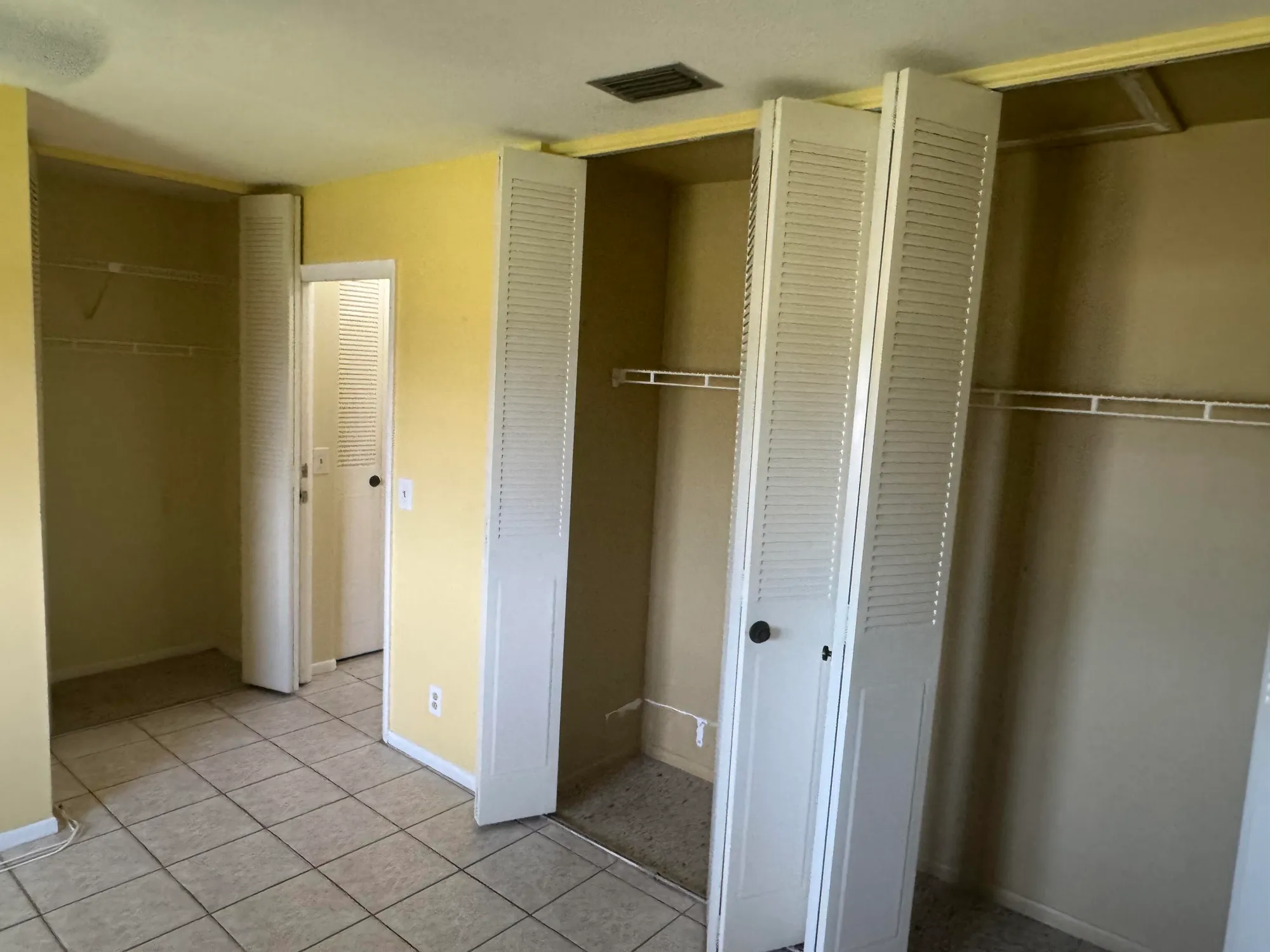 Property Slideshow image 10 of 32 | 2804 crosley dr e apt e apt e, West Palm Beach, FL, 33415