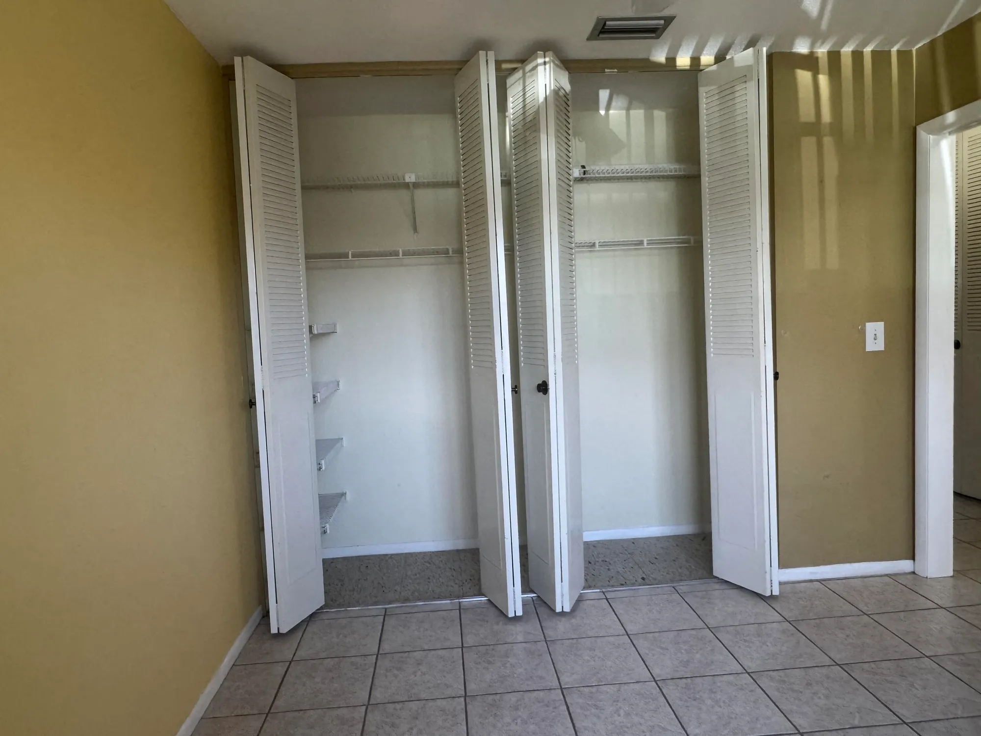 Property Slideshow image 16 of 32 | 2804 crosley dr e apt e apt e, West Palm Beach, FL, 33415