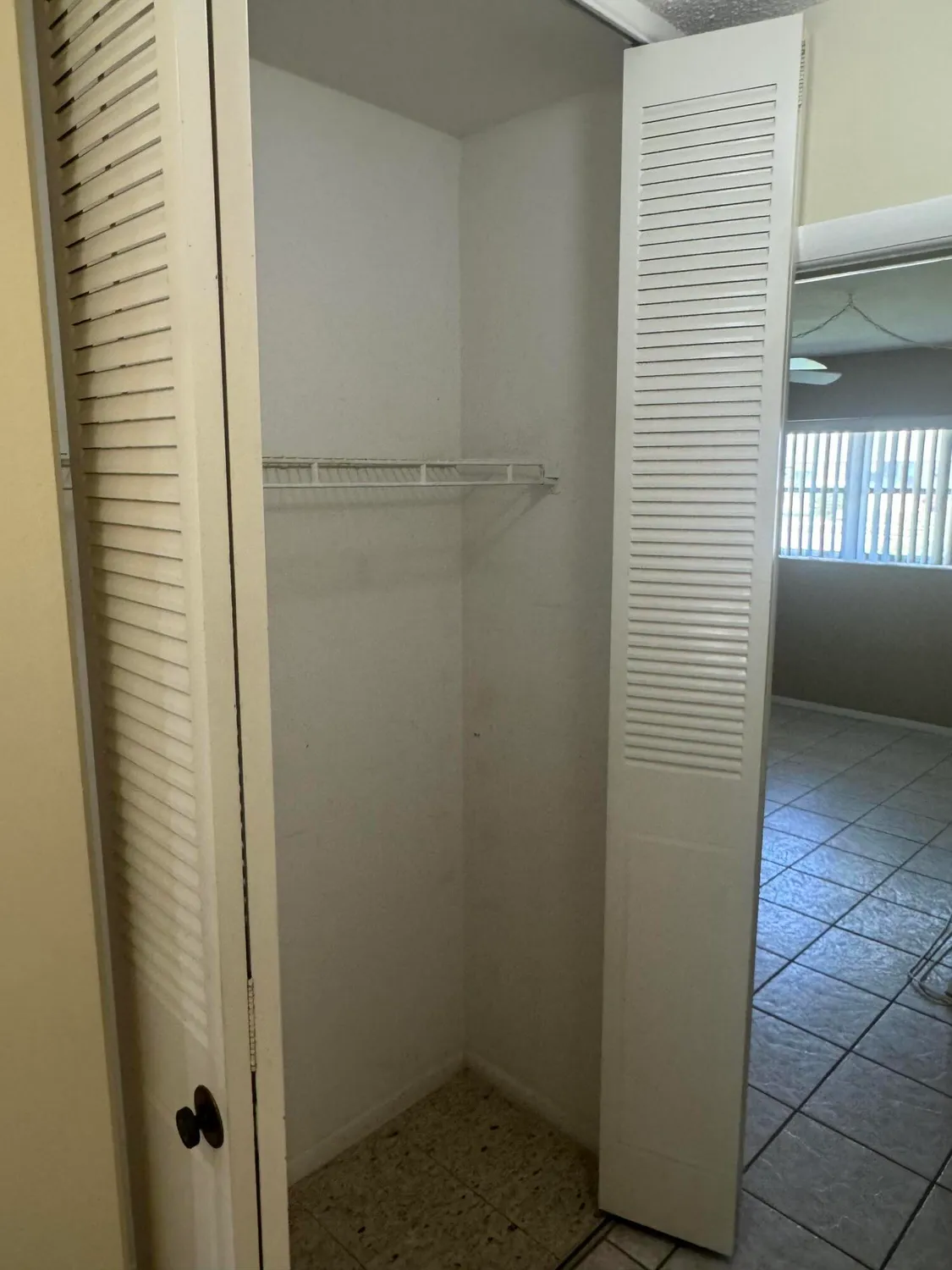 Property Slideshow image 14 of 32 | 2804 crosley dr e apt e apt e, West Palm Beach, FL, 33415