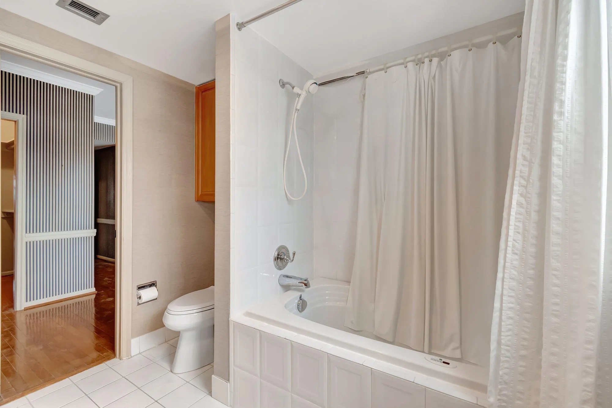 Property Slideshow image 17 of 56 | 220 macfarlane dr s203, Delray Beach, FL, 33483