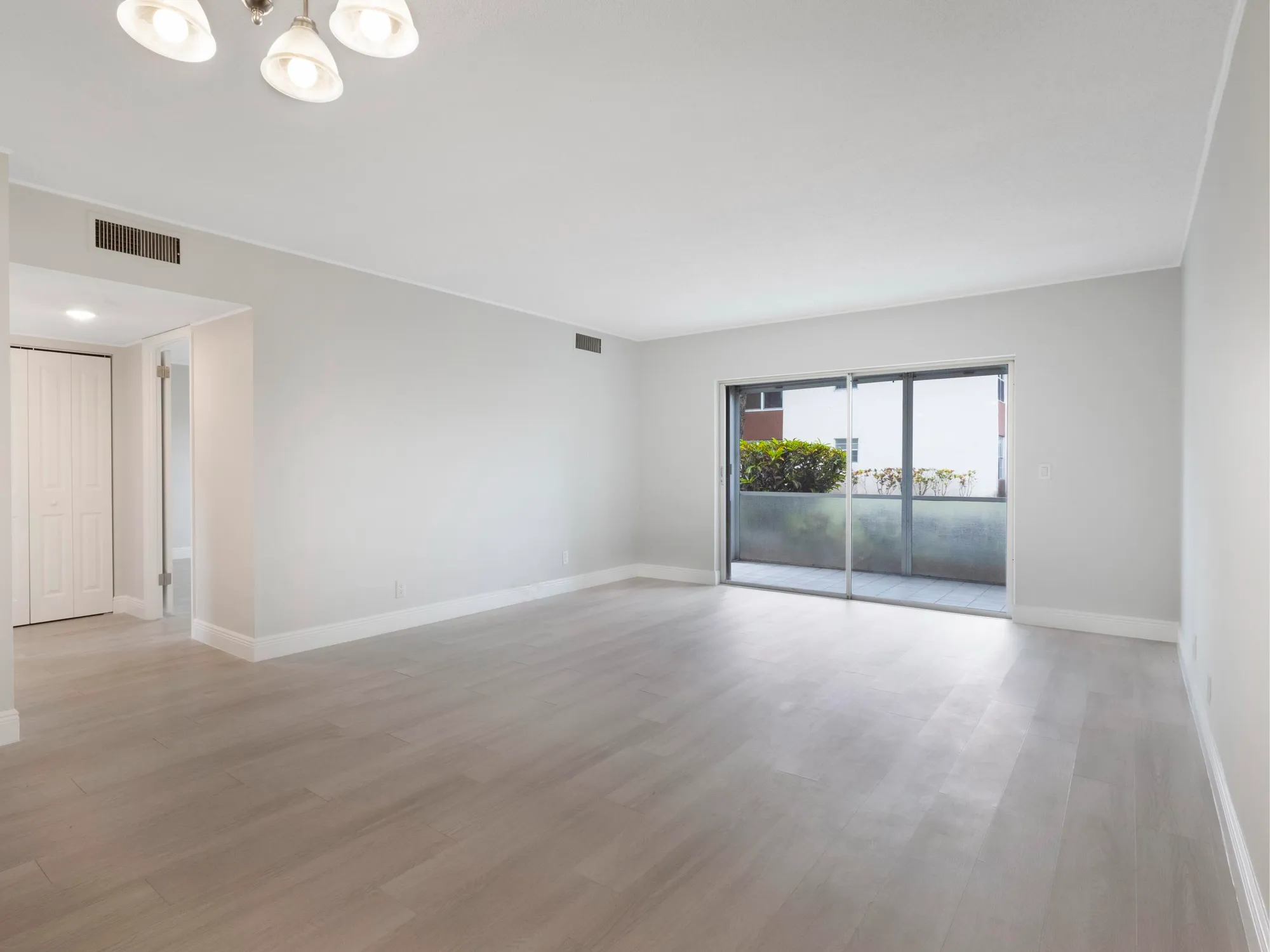 Property Slideshow image 8 of 32 | 12003 poinciana blvd 103, Royal Palm Beach, FL, 33411