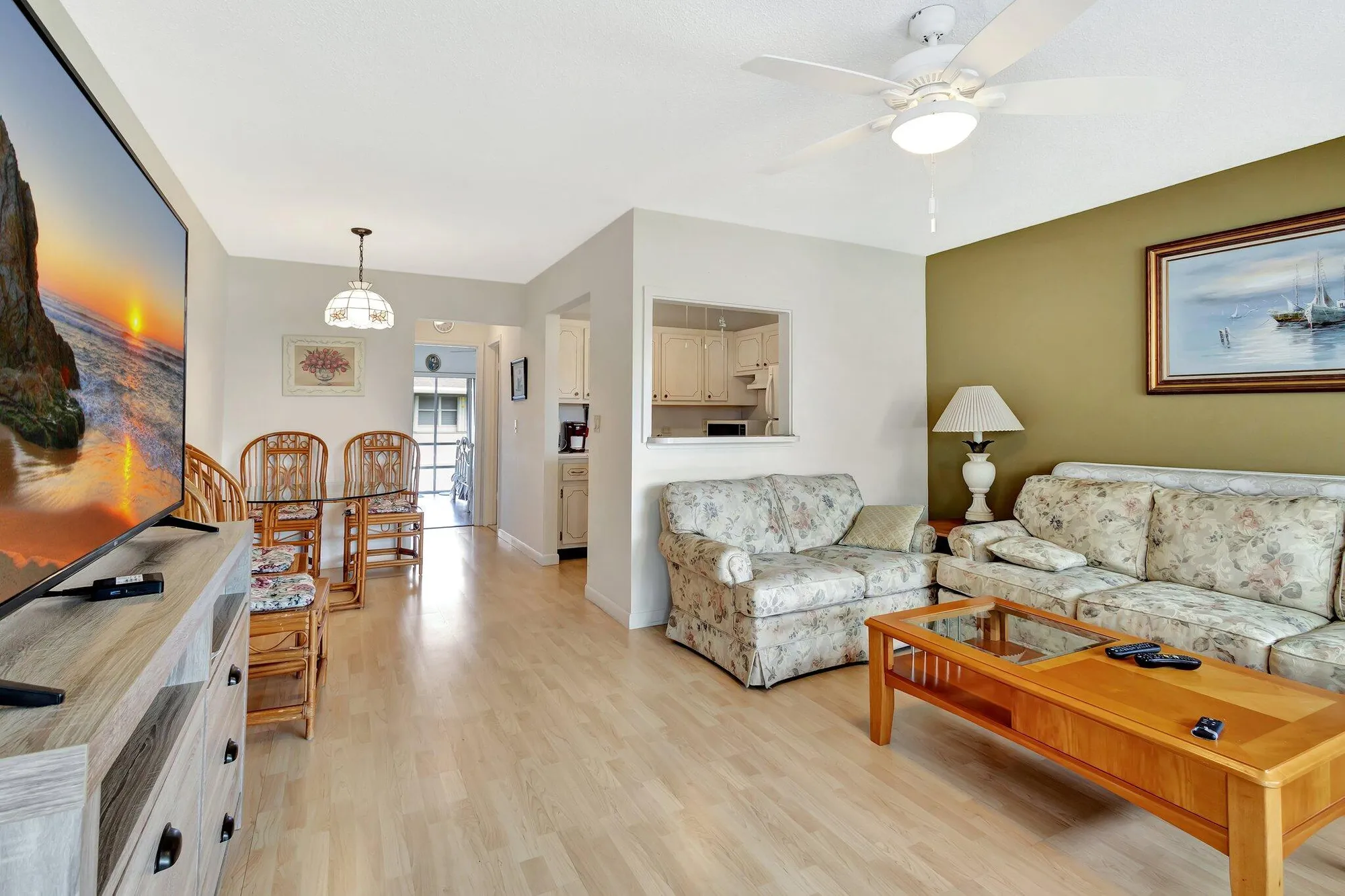 Property Slideshow image 5 of 22 | 320 horizons 210, Boynton Beach, FL, 33435