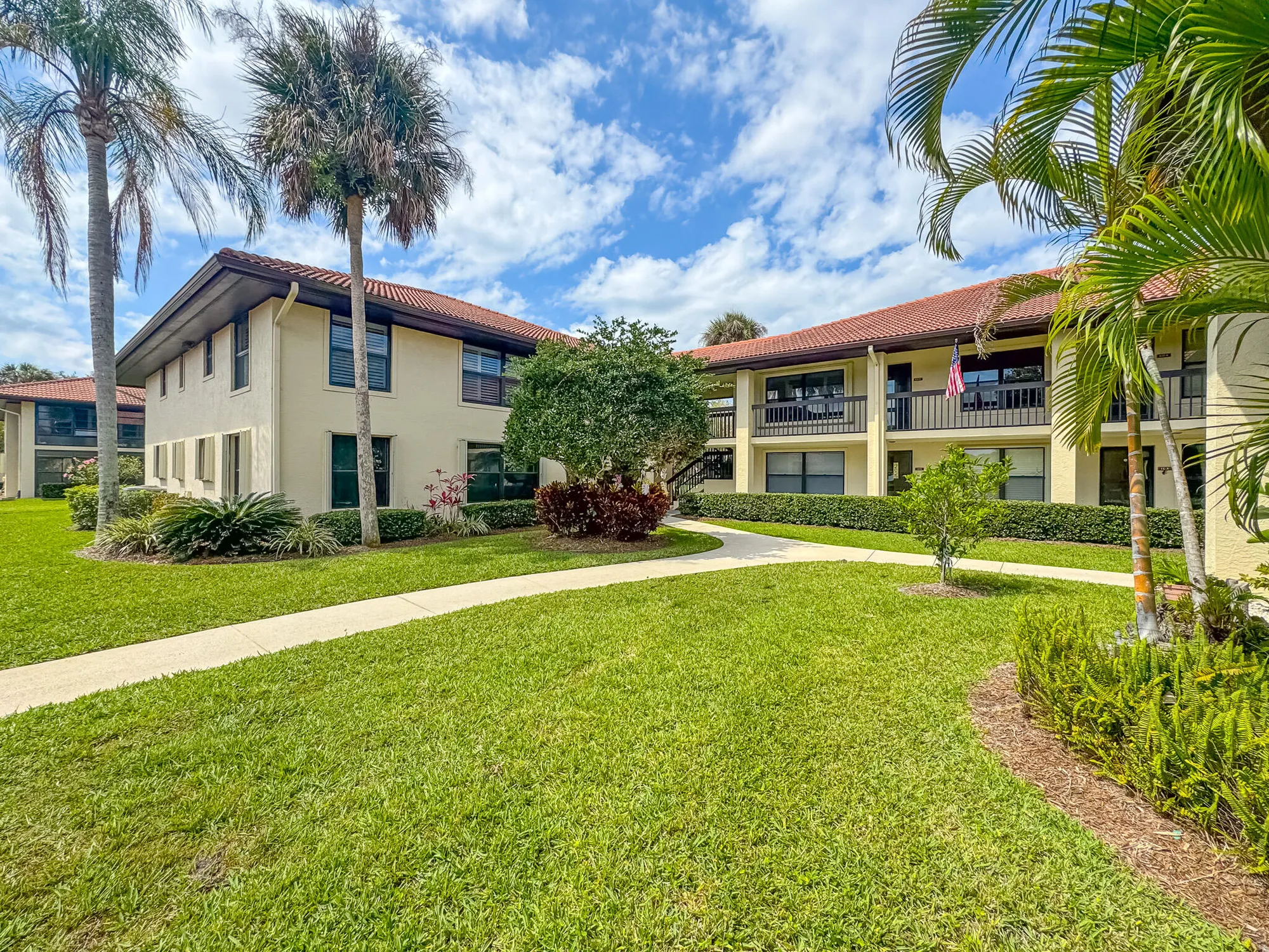 Property Slideshow image 1 of 31 | 331 sw south river dr 107, Stuart, FL, 34997