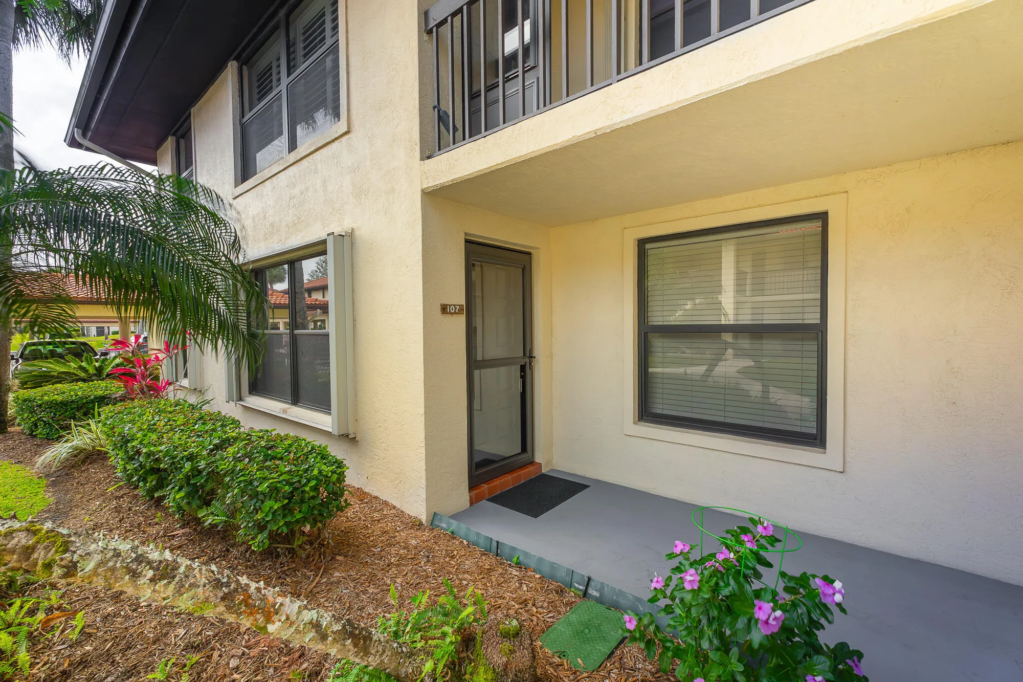 Property Slideshow image 4 of 31 | 331 sw south river dr 107, Stuart, FL, 34997