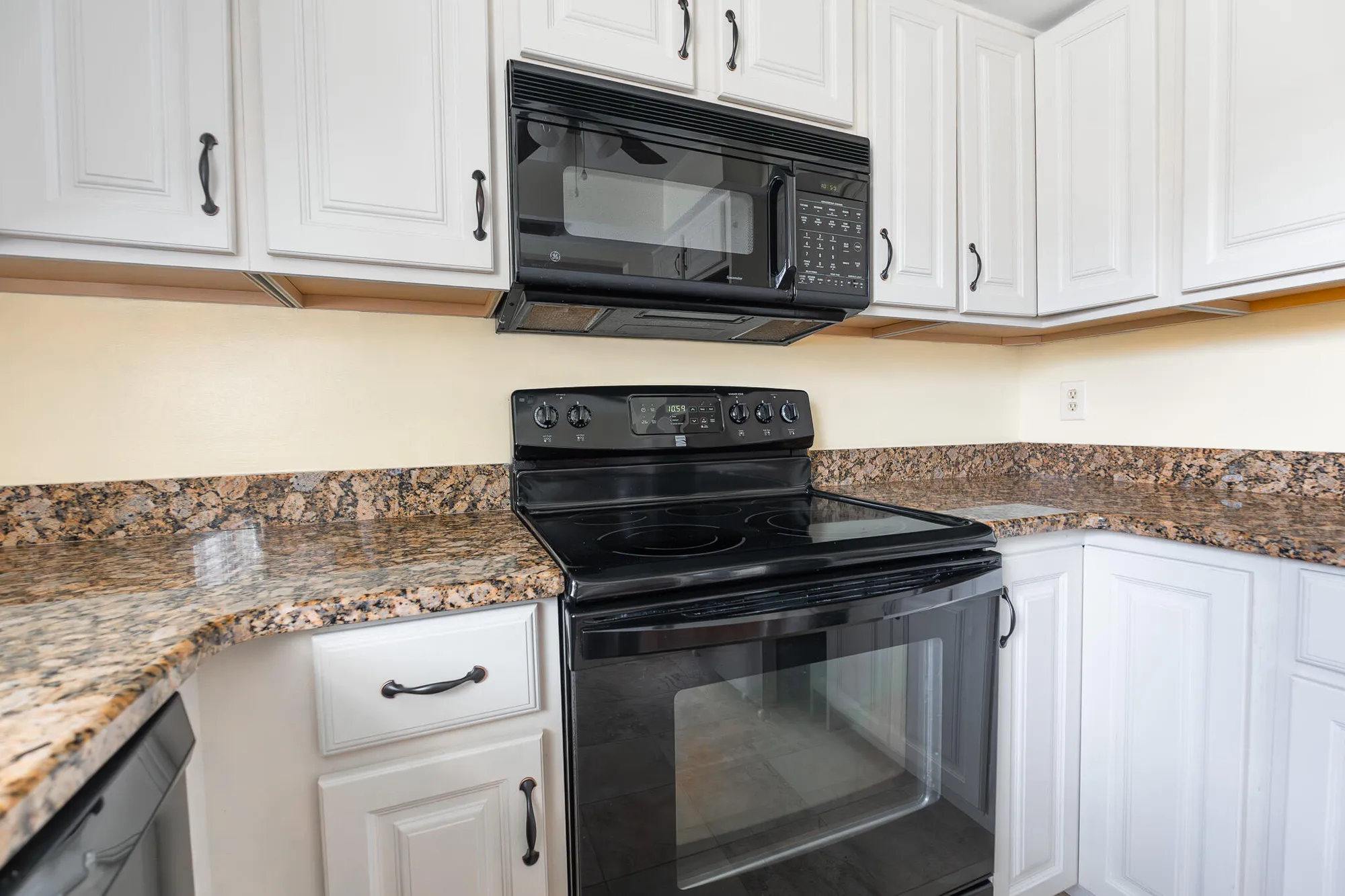 Property Slideshow image 9 of 31 | 331 sw south river dr 107, Stuart, FL, 34997