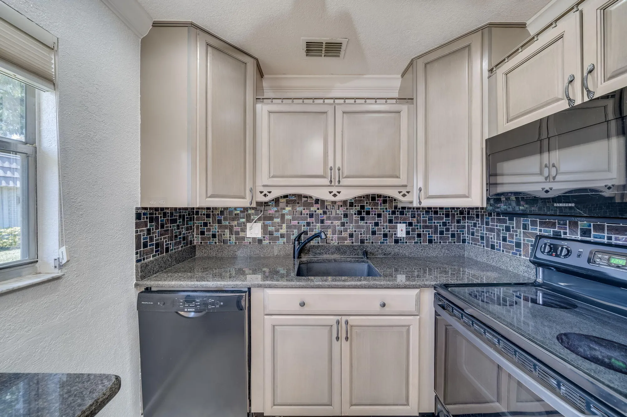 Property Slideshow image 15 of 35 | 8 valencia a, Delray Beach, FL, 33446