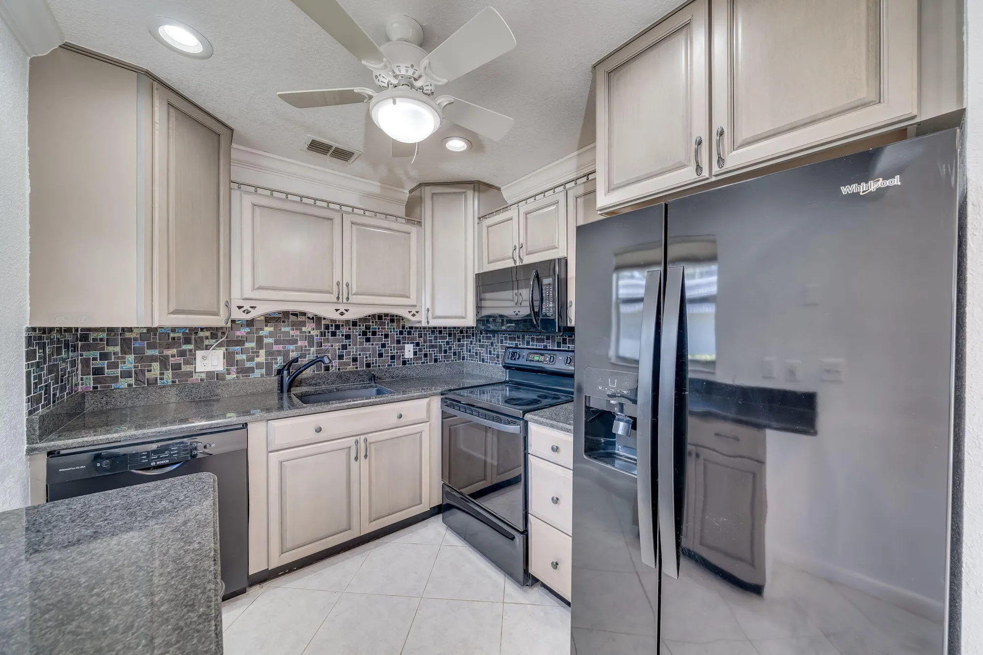 Property Slideshow image 13 of 35 | 8 valencia a, Delray Beach, FL, 33446