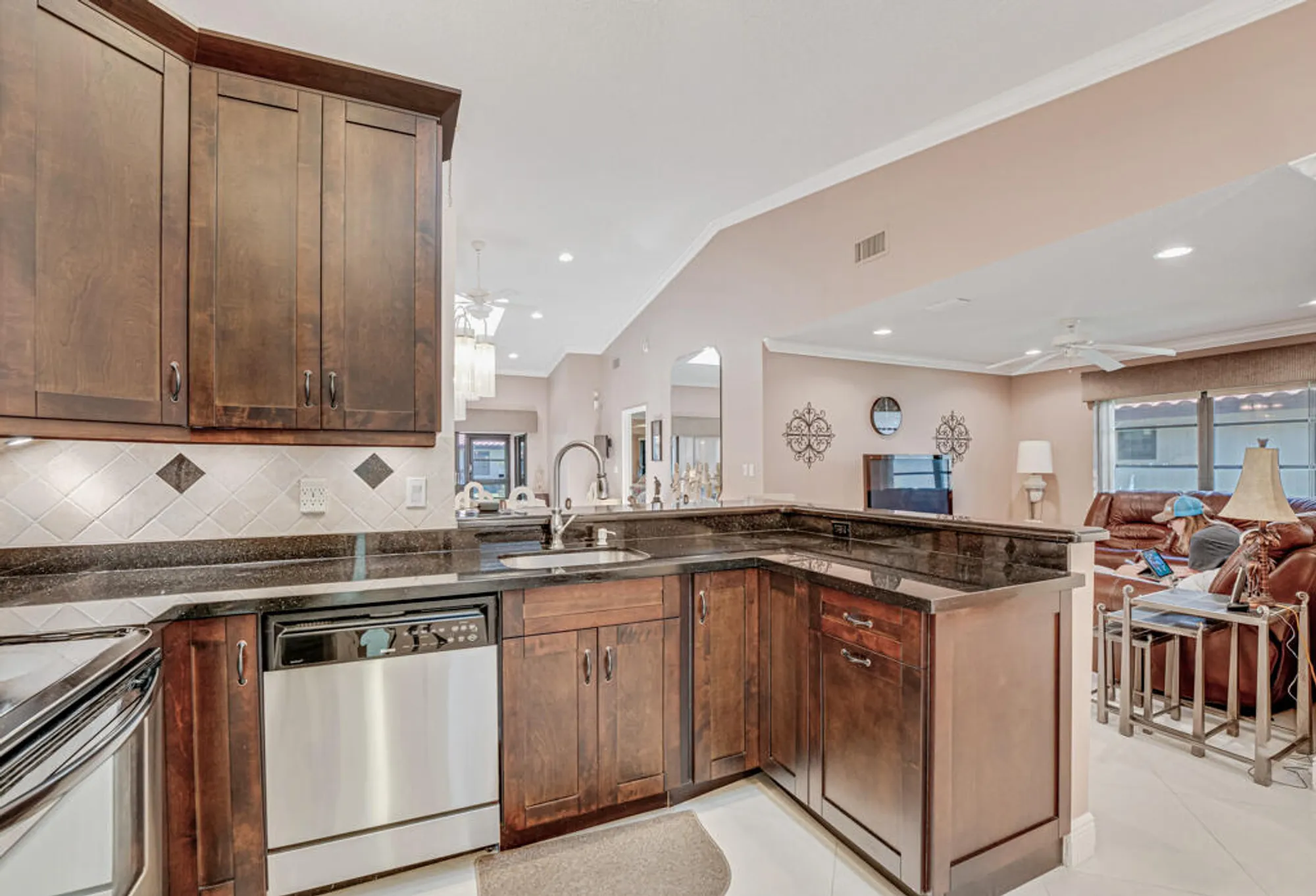 Property Slideshow image 10 of 47 | 6069 sunny pointe cir, Delray Beach, FL, 33484