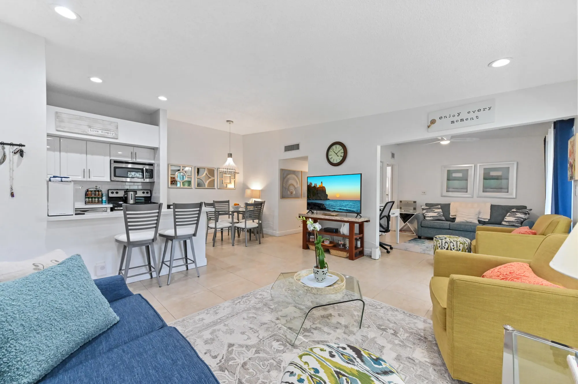 Property Slideshow image 4 of 55 | 15492 lakes of delray blvd apt 203, Delray Beach, FL, 33484