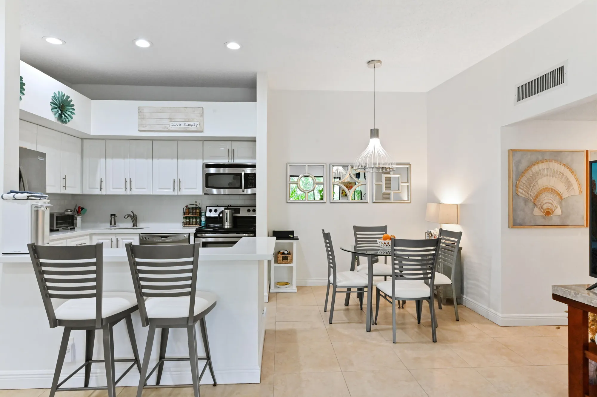 Property Slideshow image 6 of 55 | 15492 lakes of delray blvd apt 203, Delray Beach, FL, 33484