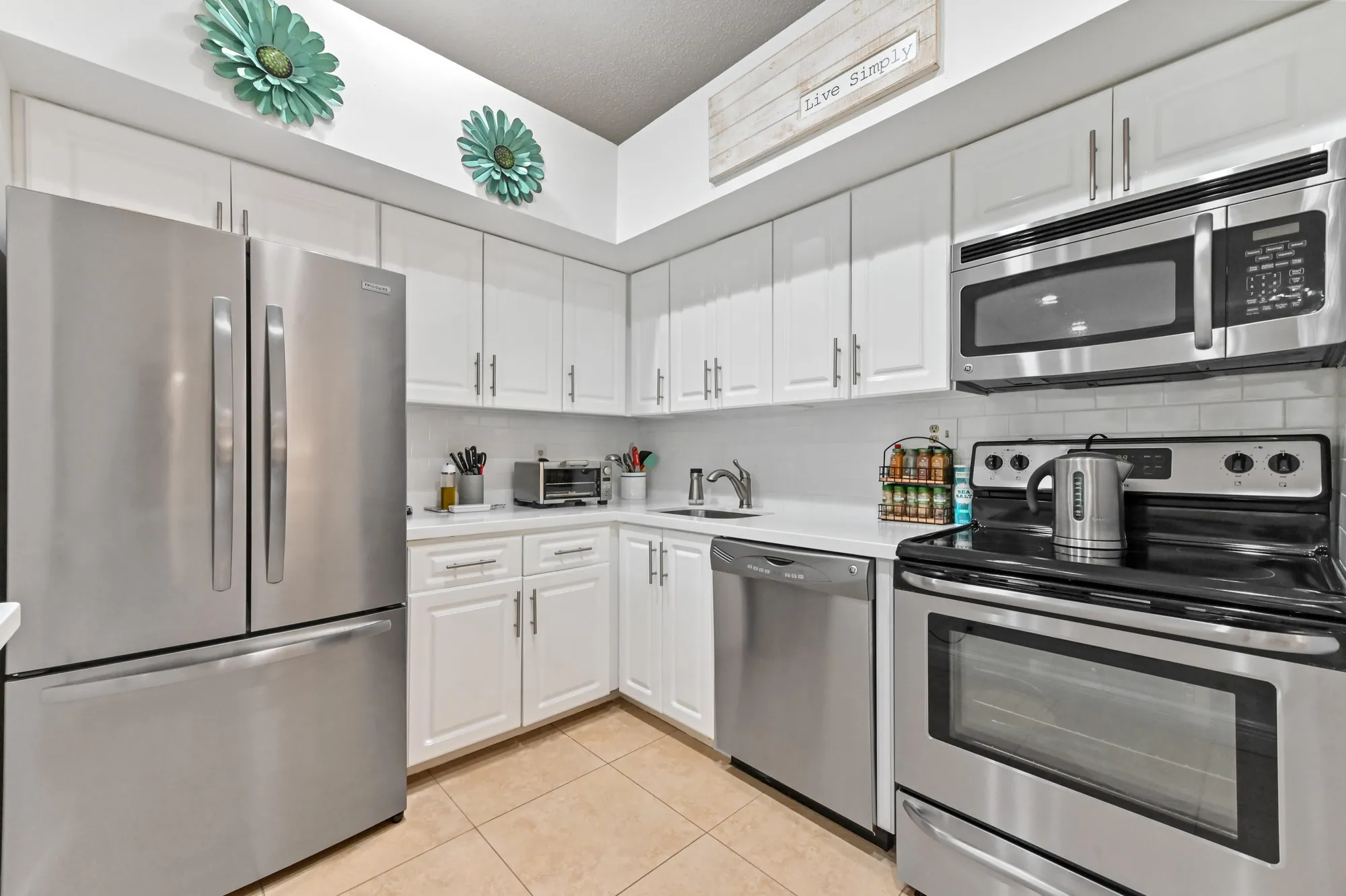 Property Slideshow image 10 of 55 | 15492 lakes of delray blvd apt 203, Delray Beach, FL, 33484