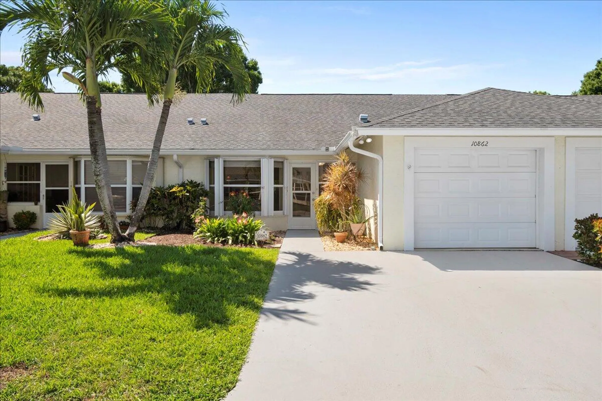 Property Slideshow image 2 of 41 | 10862 se sea pines cir, Hobe Sound, FL, 33455