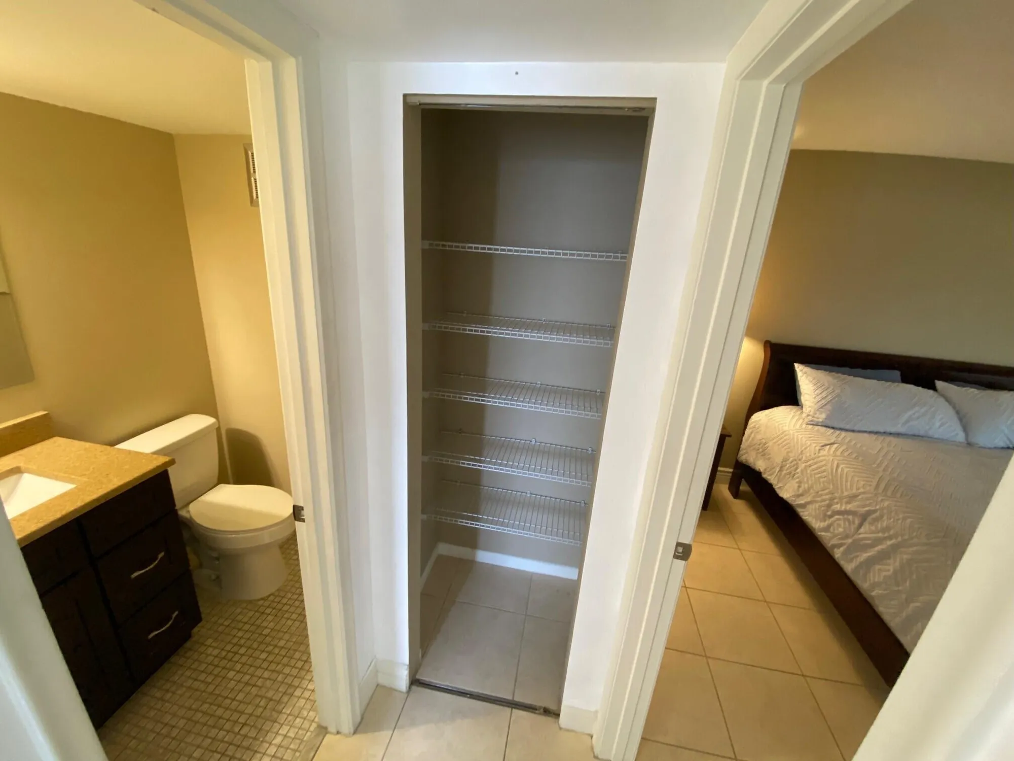 Property Slideshow image 11 of 32 | 224 chatham k, West Palm Beach, FL, 33417