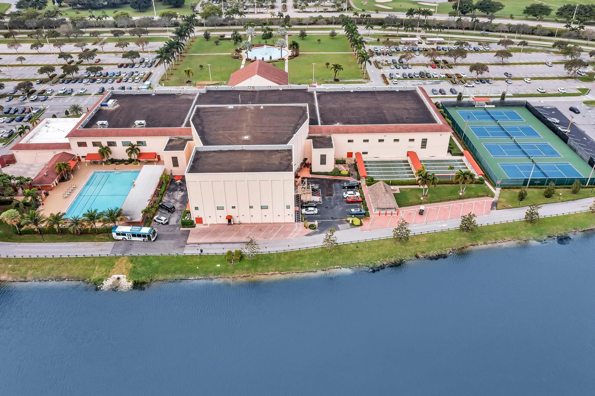 Property Slideshow image 37 of 60 | 576 fanshaw n # 576, Boca Raton, FL, 33434