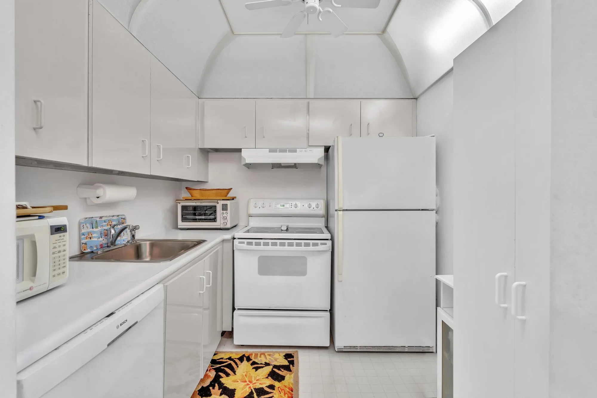 Property Slideshow image 11 of 60 | 576 fanshaw n # 576, Boca Raton, FL, 33434