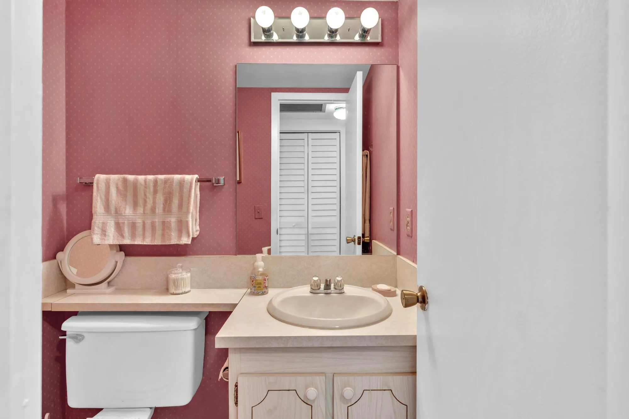 Property Slideshow image 14 of 60 | 576 fanshaw n # 576, Boca Raton, FL, 33434