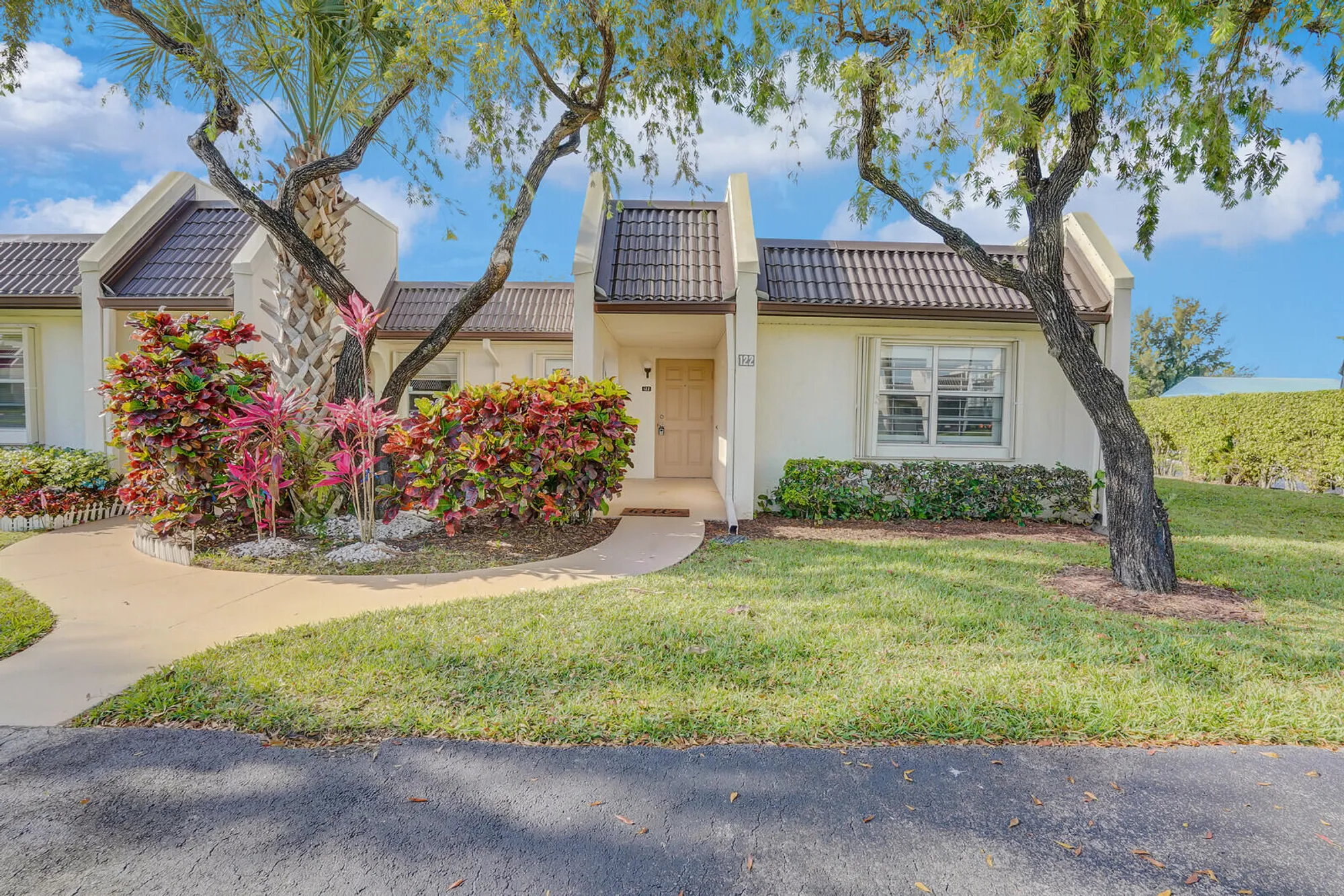 Property Slideshow image 37 of 45 | 122 lake rebecca dr, West Palm Beach, FL, 33411