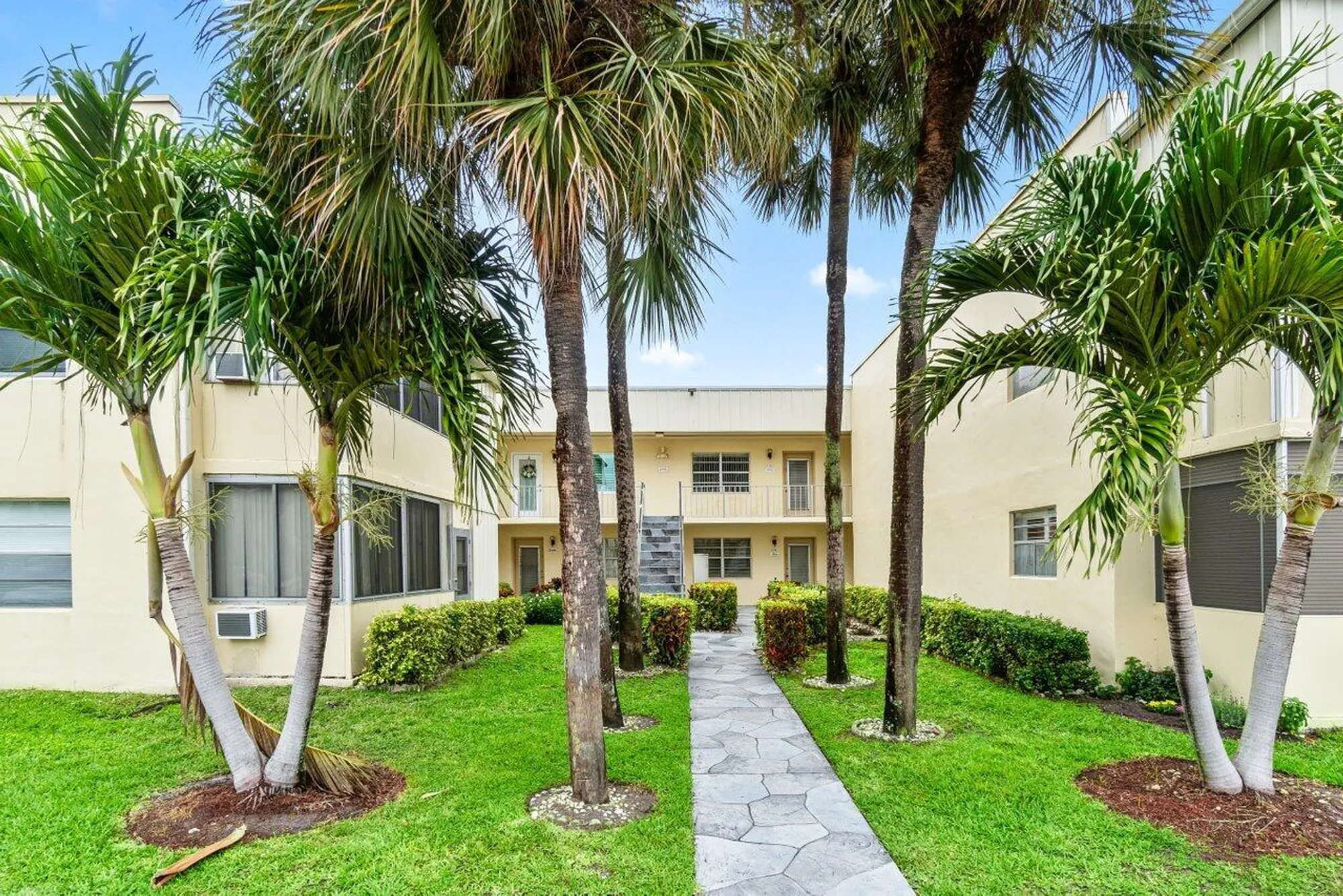 Property Slideshow image 2 of 33 | 201 normandy e unit e, Delray Beach, FL, 33484