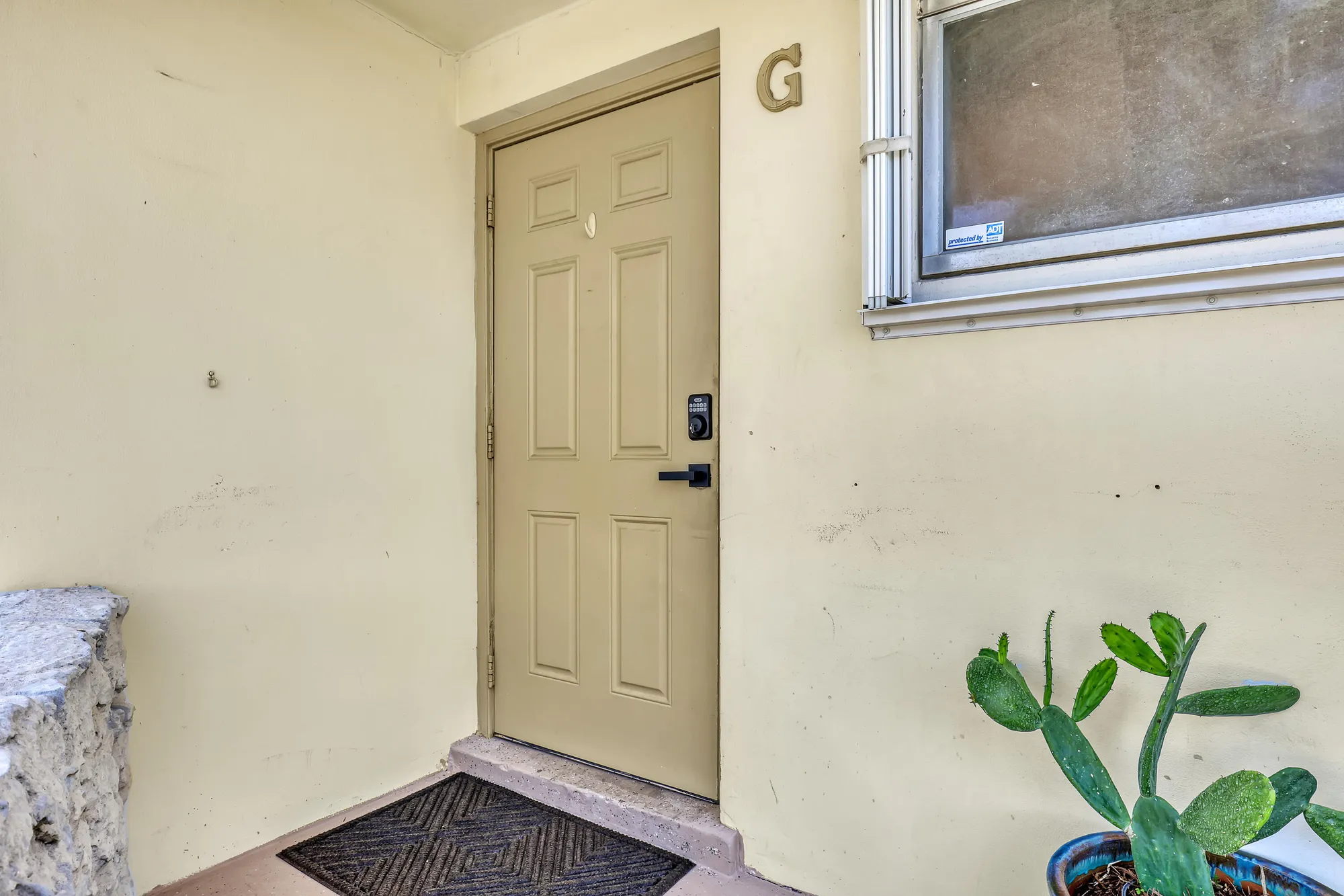 Property Slideshow image 5 of 48 | 2894 crosley dr g, West Palm Beach, FL, 33415