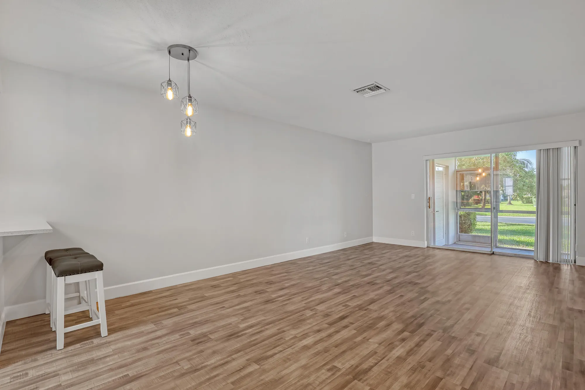 Property Slideshow image 8 of 48 | 2894 crosley dr g, West Palm Beach, FL, 33415