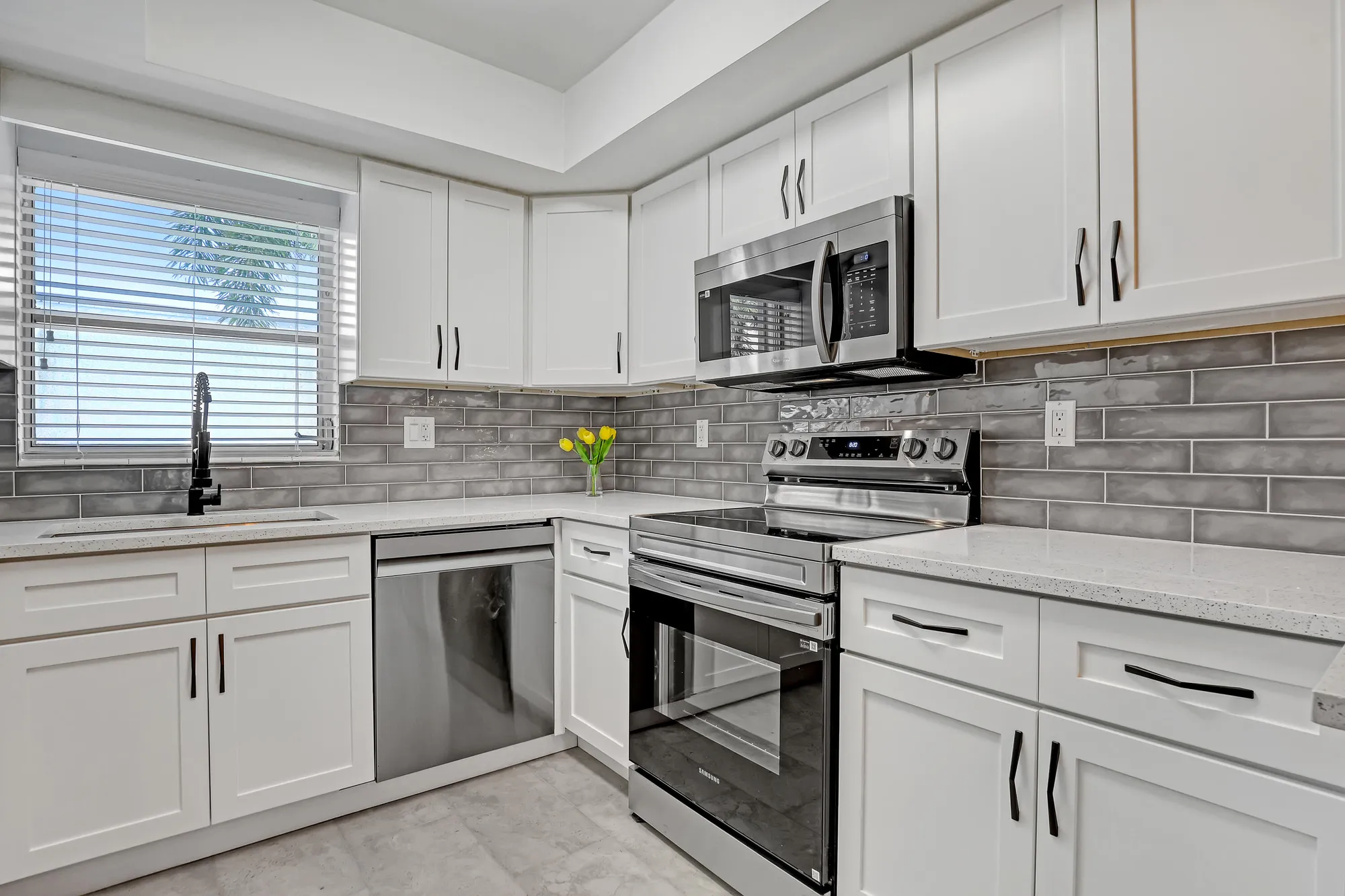 Property Slideshow image 11 of 48 | 2894 crosley dr g, West Palm Beach, FL, 33415