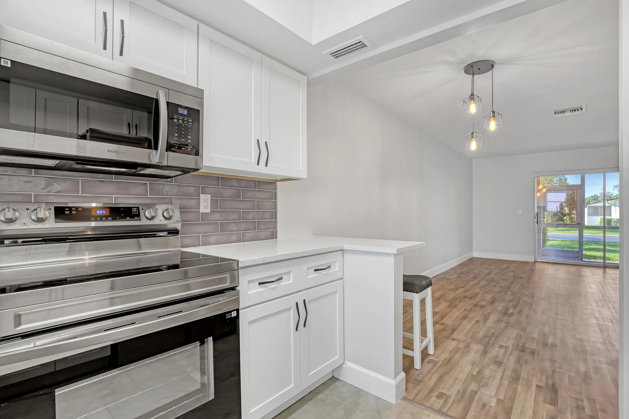 Property Slideshow image 13 of 48 | 2894 crosley dr g, West Palm Beach, FL, 33415