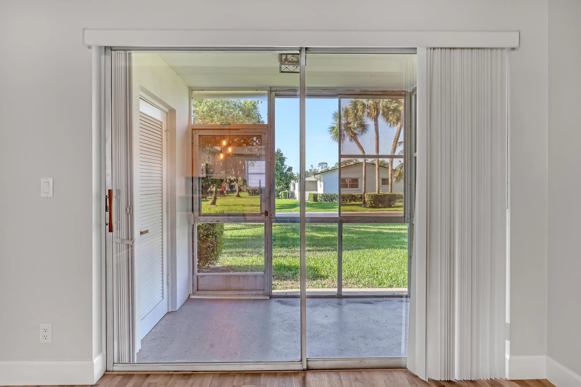 Property Slideshow image 15 of 48 | 2894 crosley dr g, West Palm Beach, FL, 33415