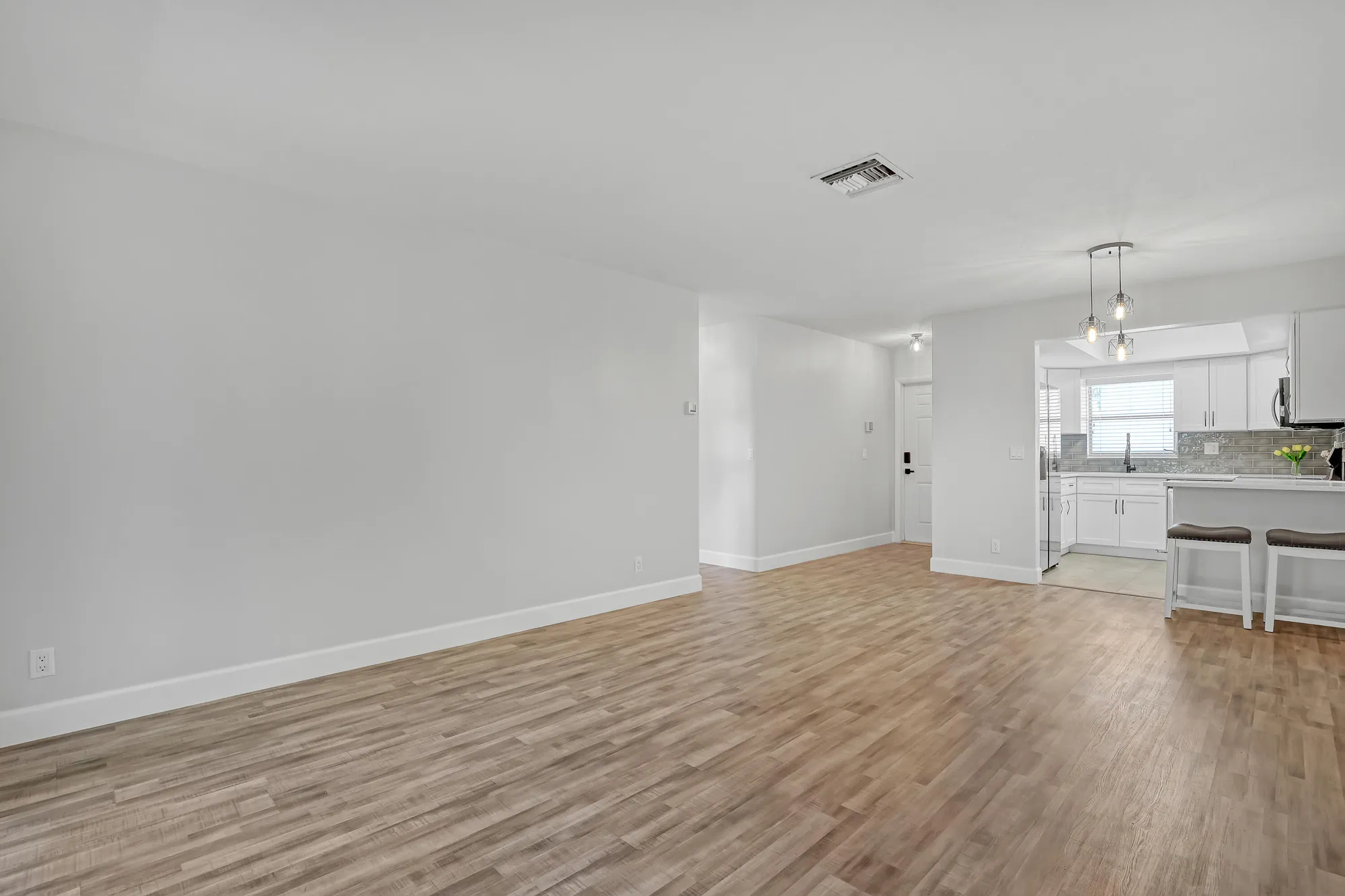 Property Slideshow image 16 of 48 | 2894 crosley dr g, West Palm Beach, FL, 33415