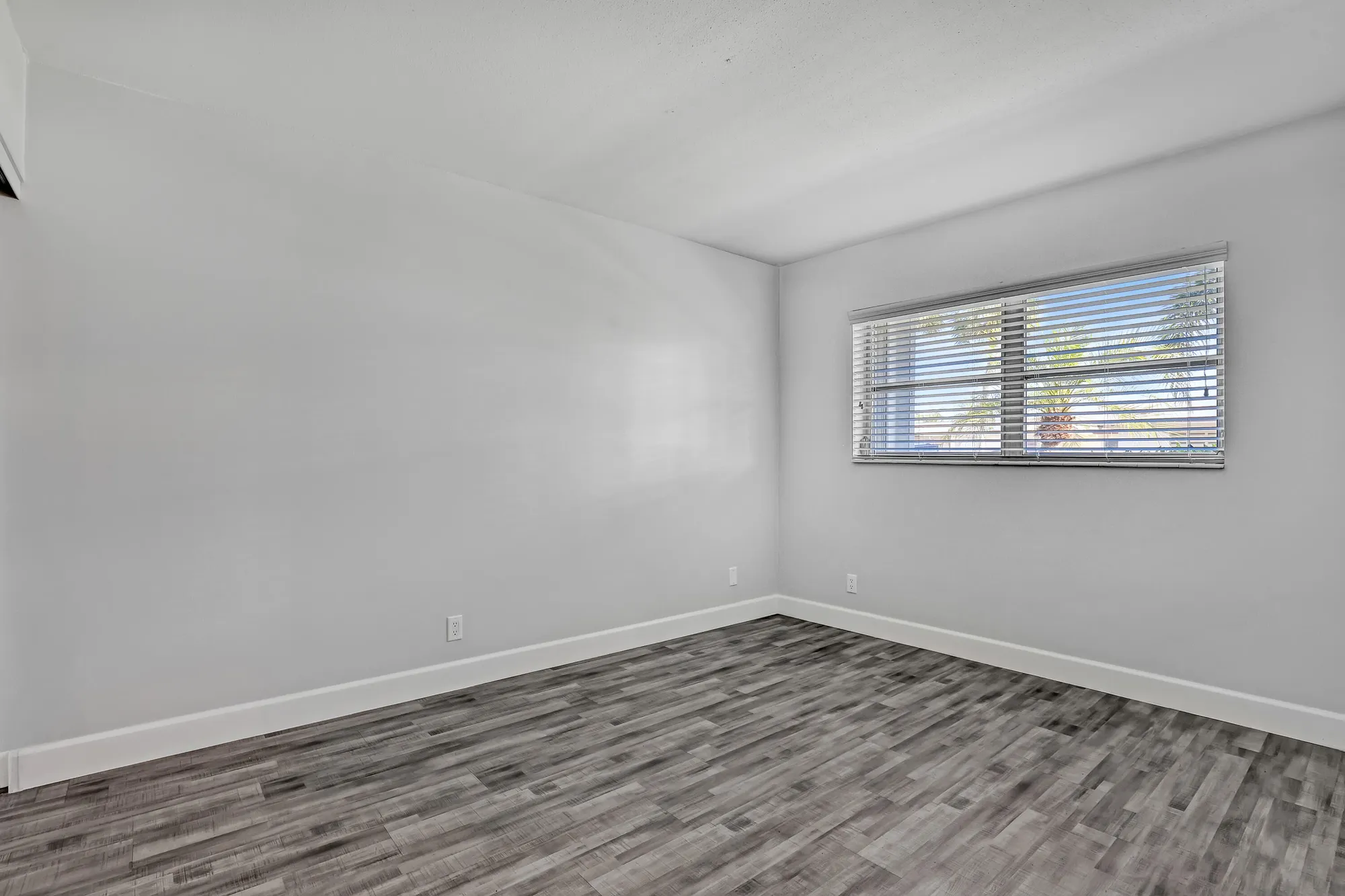 Property Slideshow image 17 of 48 | 2894 crosley dr g, West Palm Beach, FL, 33415