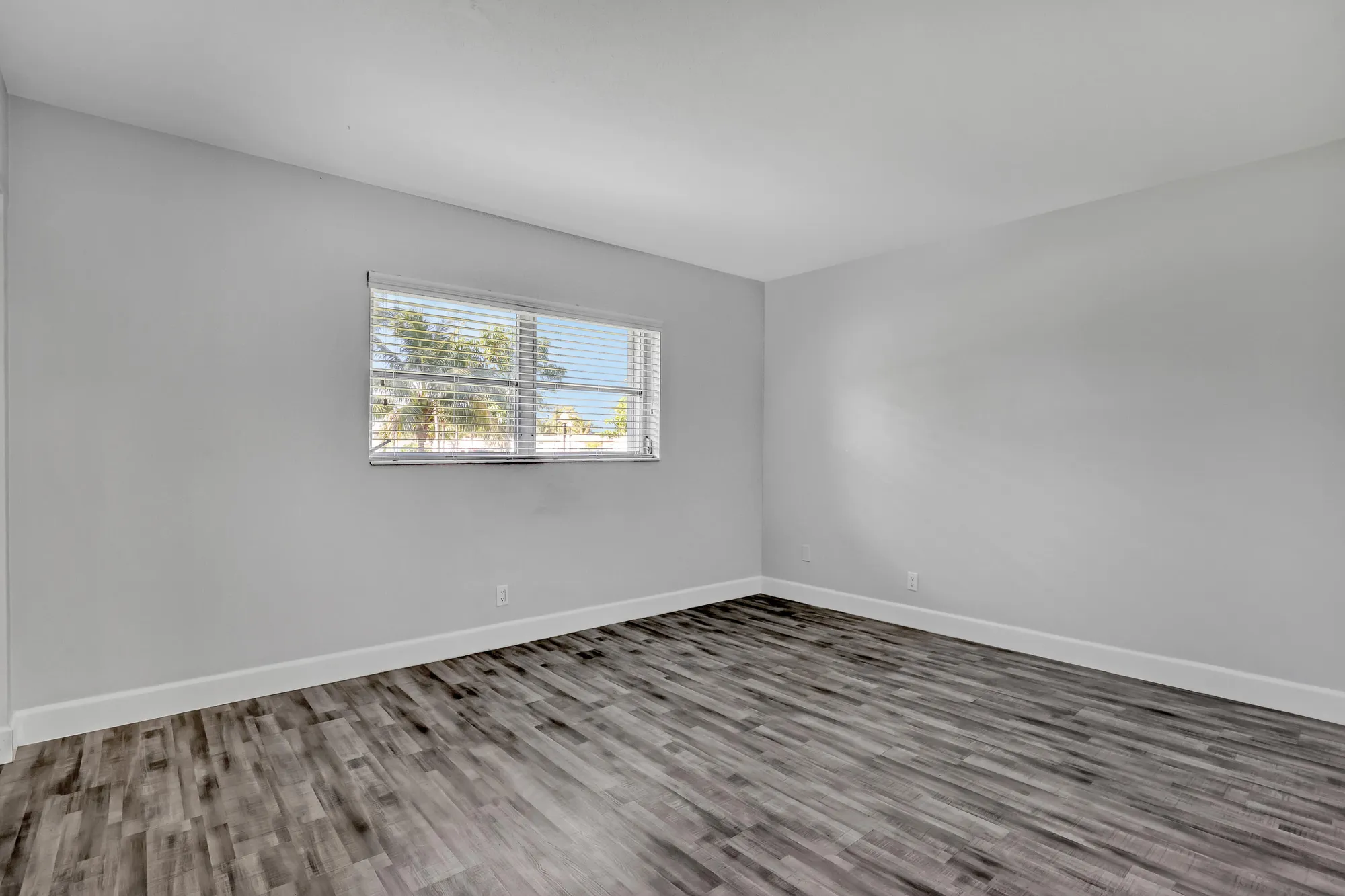 Property Slideshow image 24 of 48 | 2894 crosley dr g, West Palm Beach, FL, 33415