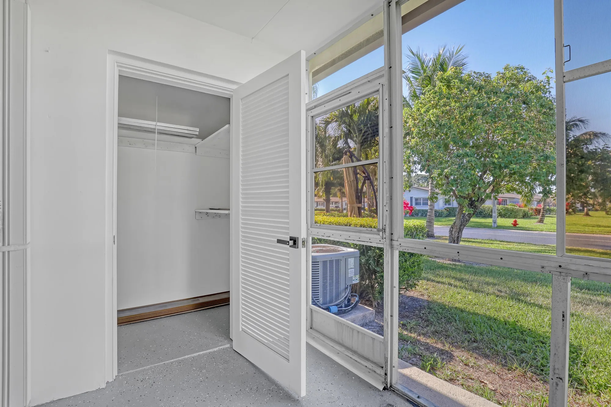 Property Slideshow image 26 of 48 | 2894 crosley dr g, West Palm Beach, FL, 33415