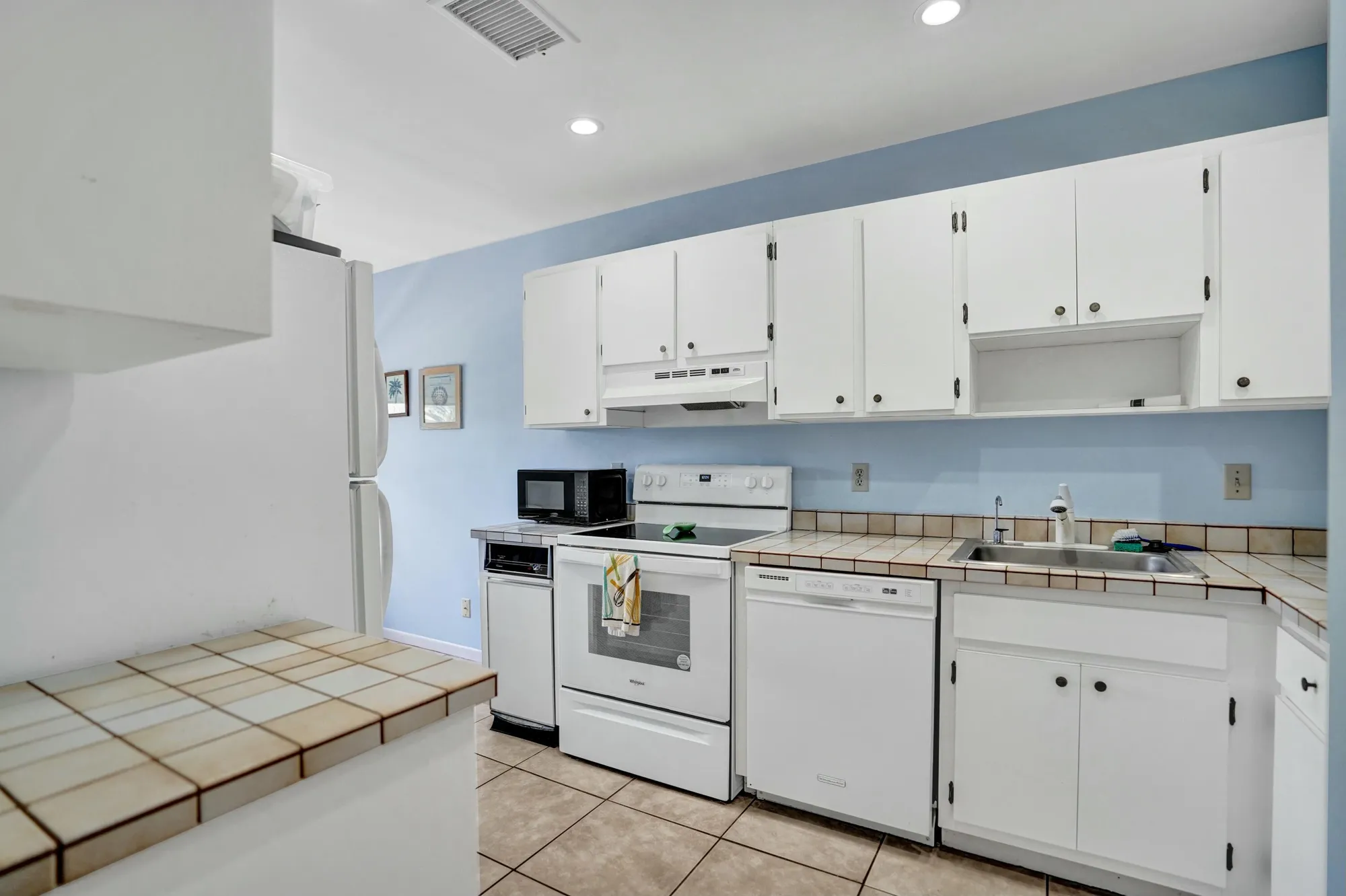 Property Slideshow image 3 of 64 | 19 stratford dr f, Boynton Beach, FL, 33436