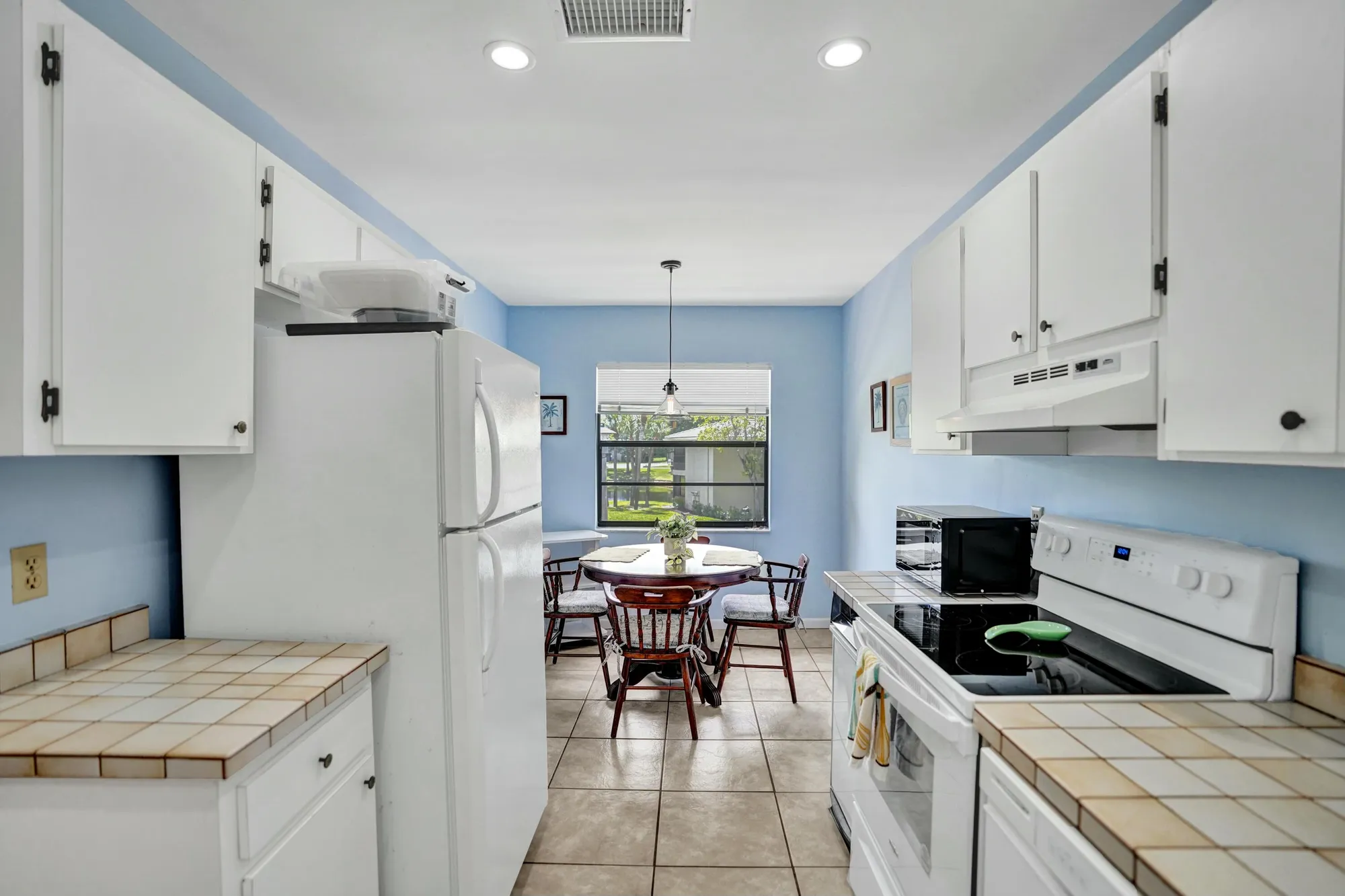 Property Slideshow image 2 of 64 | 19 stratford dr f, Boynton Beach, FL, 33436