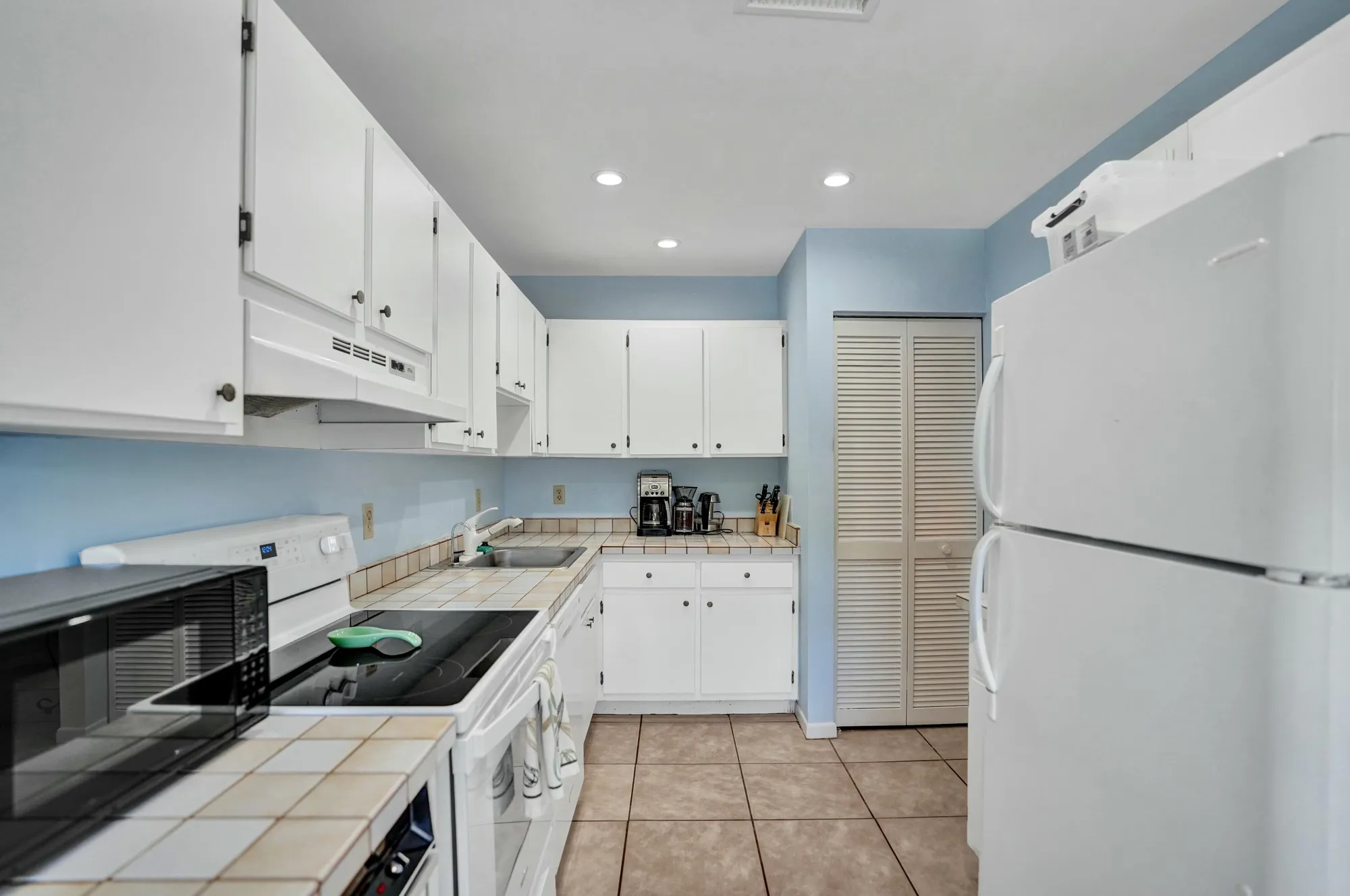 Property Slideshow image 6 of 64 | 19 stratford dr f, Boynton Beach, FL, 33436