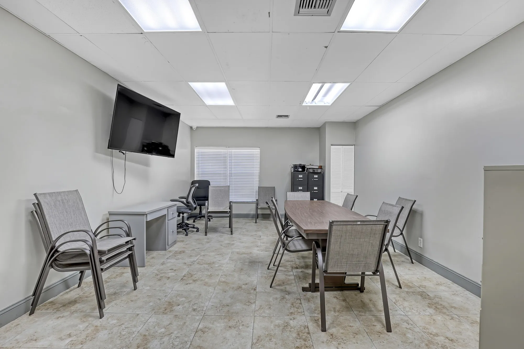 Property Slideshow image 34 of 48 | 2894 crosley dr g, West Palm Beach, FL, 33415