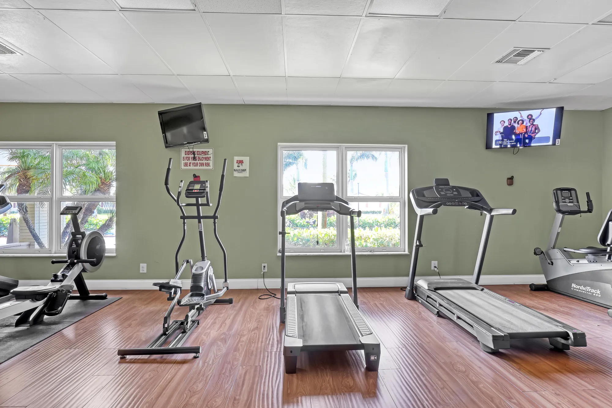 Property Slideshow image 37 of 48 | 2894 crosley dr g, West Palm Beach, FL, 33415