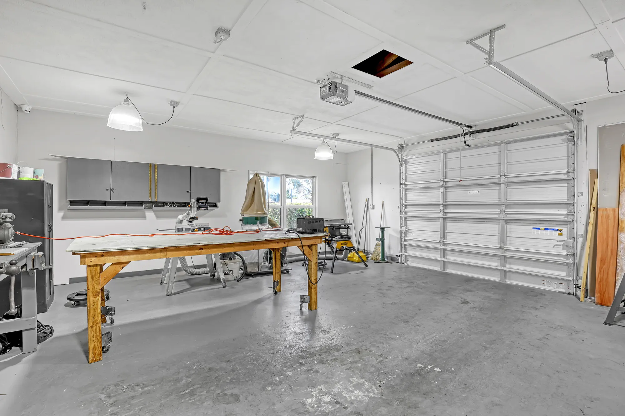 Property Slideshow image 40 of 48 | 2894 crosley dr g, West Palm Beach, FL, 33415