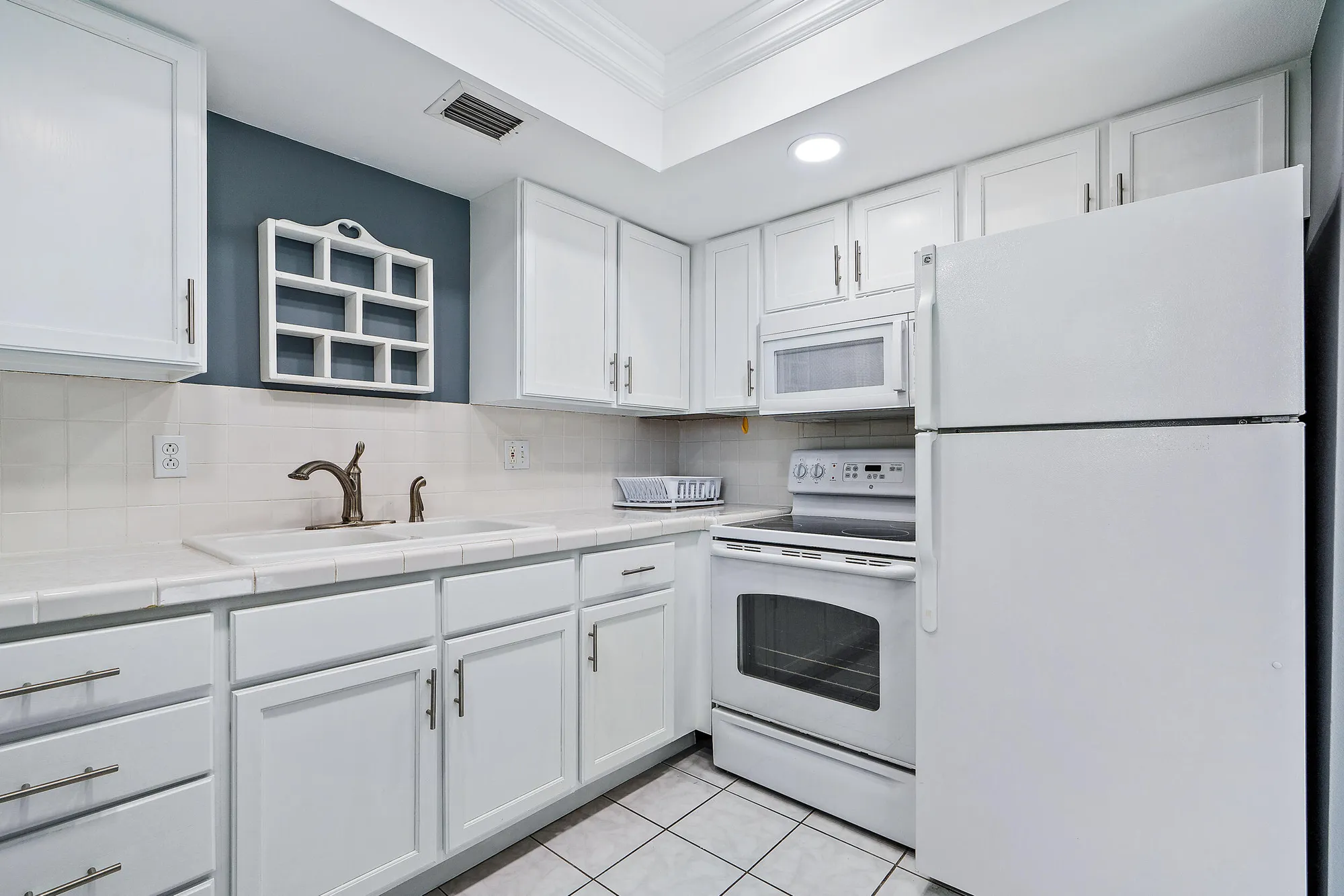 Property Slideshow image 7 of 19 | 2929 se ocean blvd m10, Stuart, FL, 34996