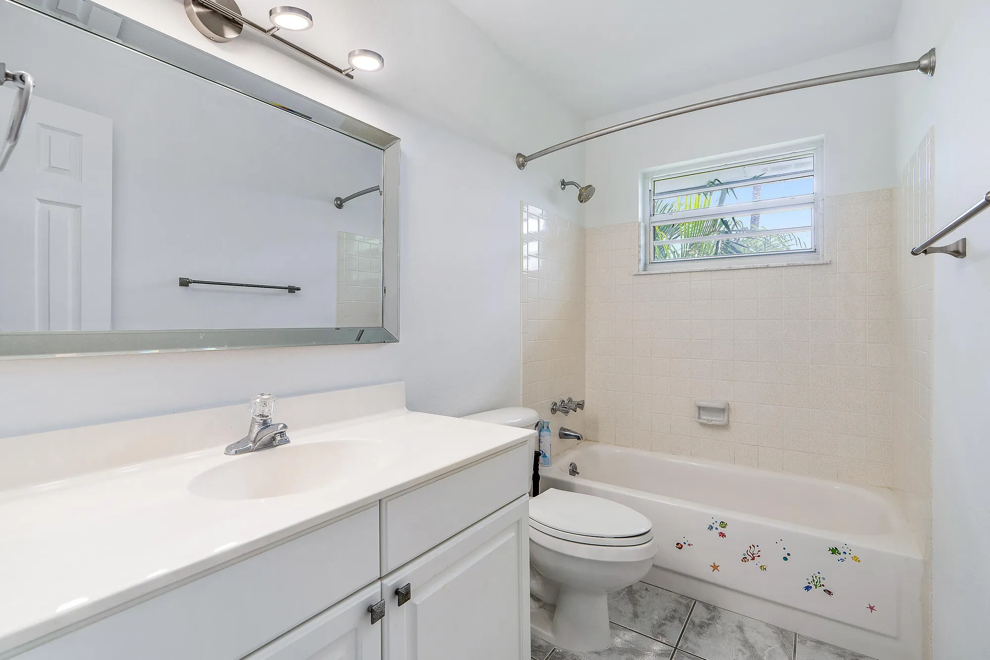 Property Slideshow image 8 of 19 | 2929 se ocean blvd m10, Stuart, FL, 34996