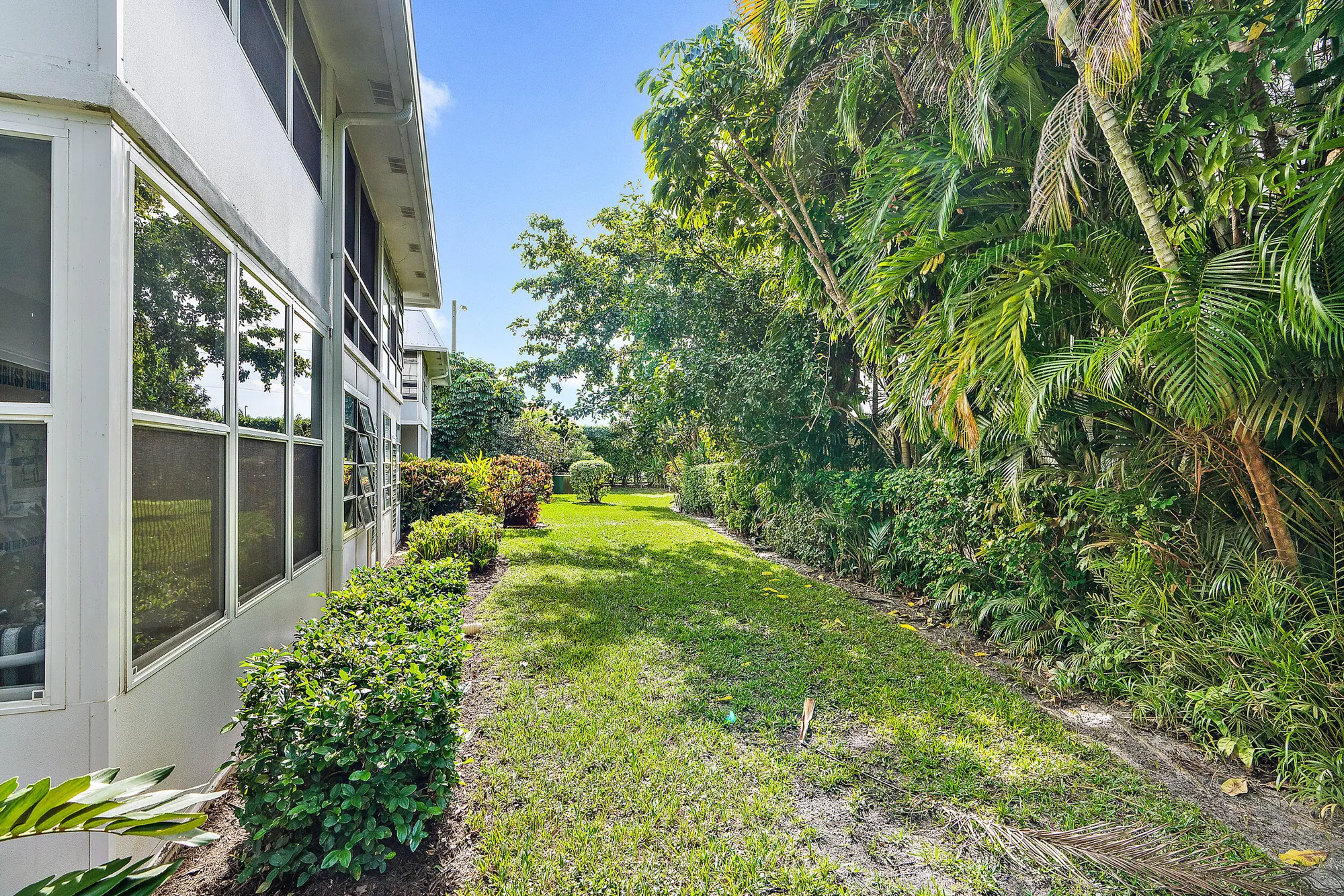 Property Slideshow image 15 of 19 | 2929 se ocean blvd m10, Stuart, FL, 34996