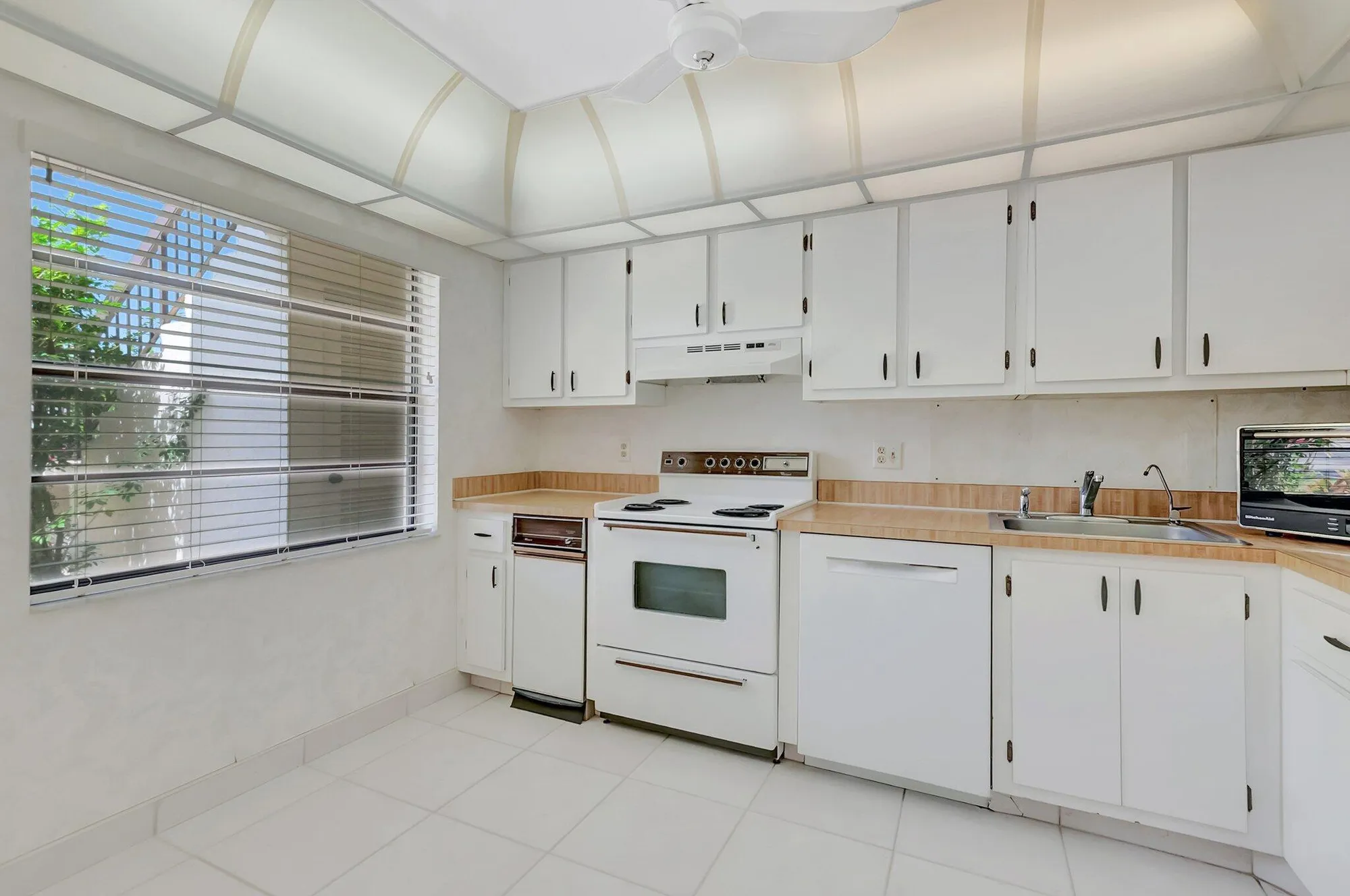 Property Slideshow image 10 of 34 | 7956 eastlake dr unit e 16-e, Boca Raton, FL, 33433