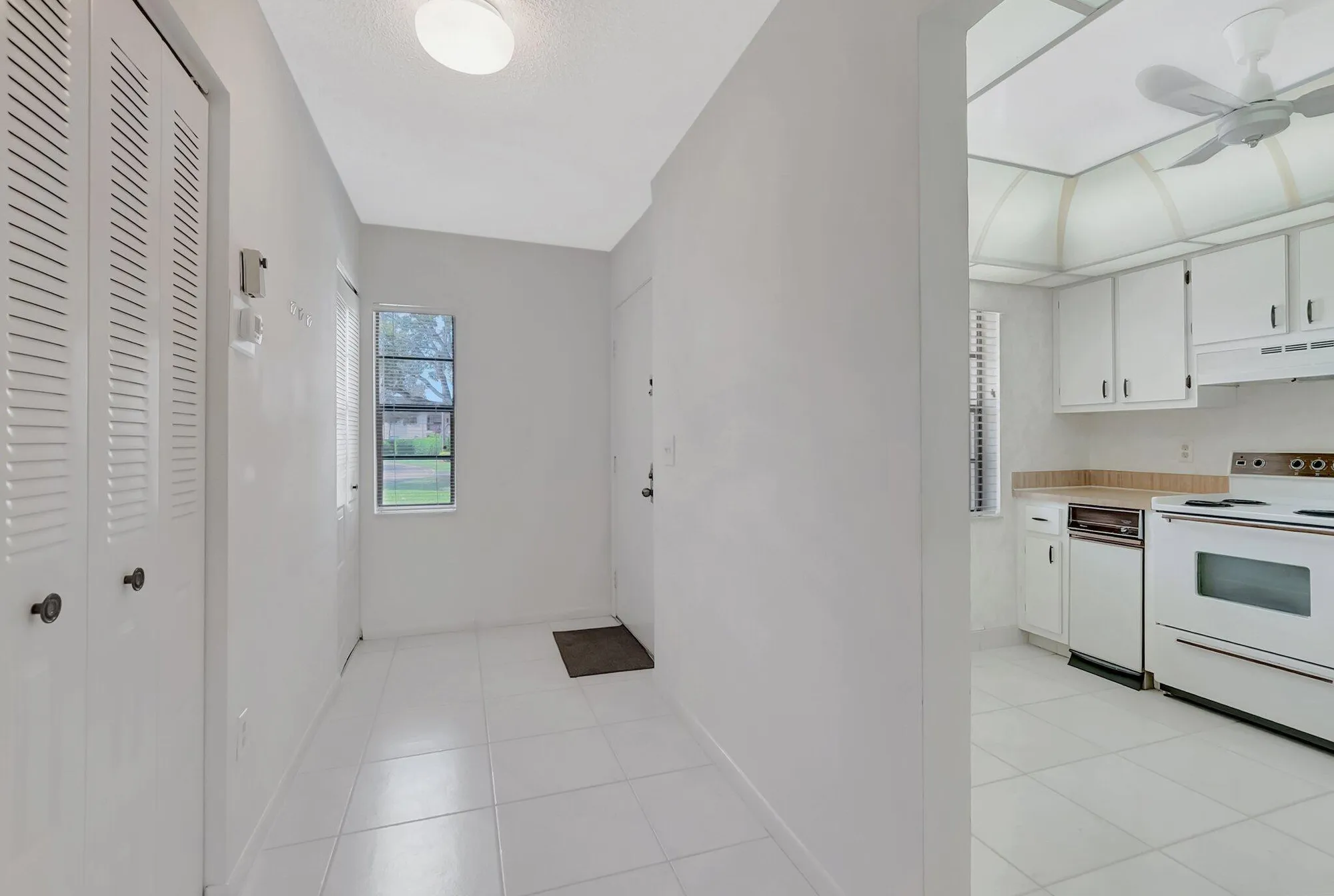 Property Slideshow image 3 of 34 | 7956 eastlake dr unit e 16-e, Boca Raton, FL, 33433