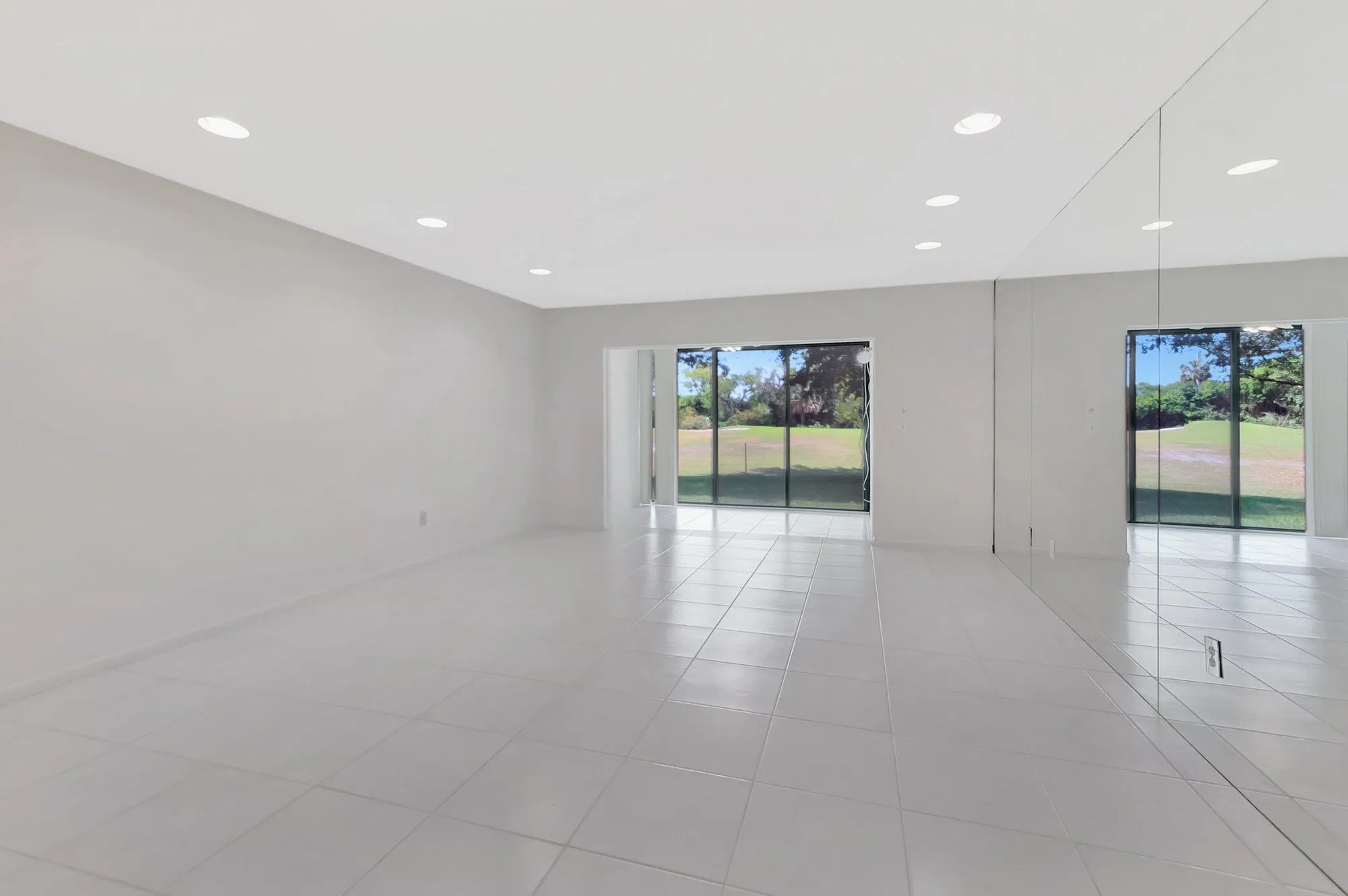 Property Slideshow image 7 of 34 | 7956 eastlake dr unit e 16-e, Boca Raton, FL, 33433