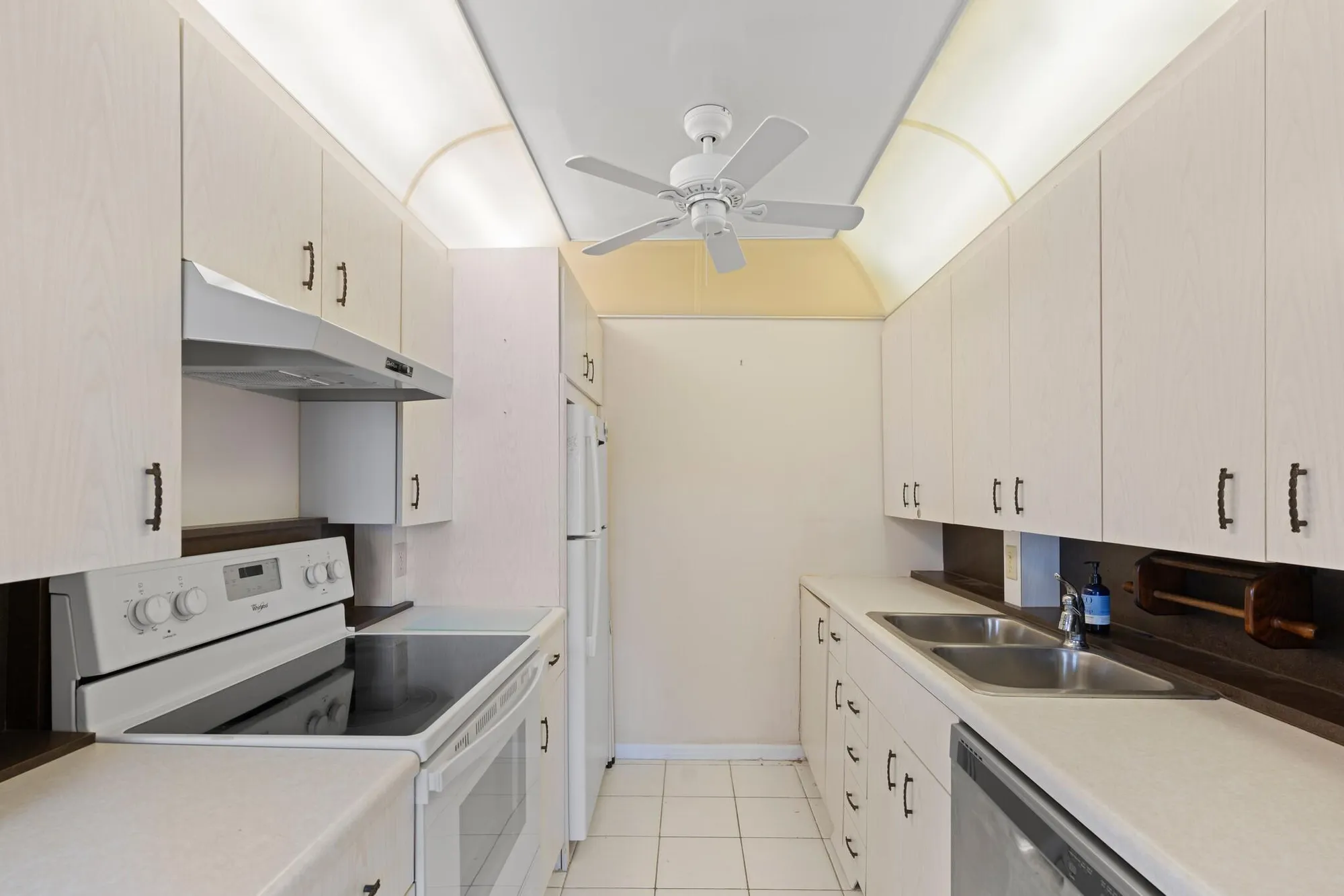 Property Slideshow image 4 of 32 | 2023 guildford b b, Boca Raton, FL, 33434