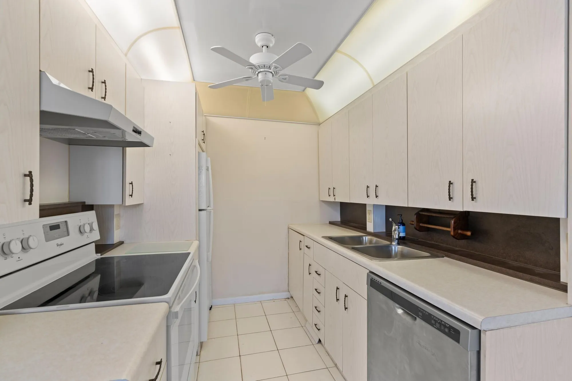 Property Slideshow image 5 of 32 | 2023 guildford b b, Boca Raton, FL, 33434