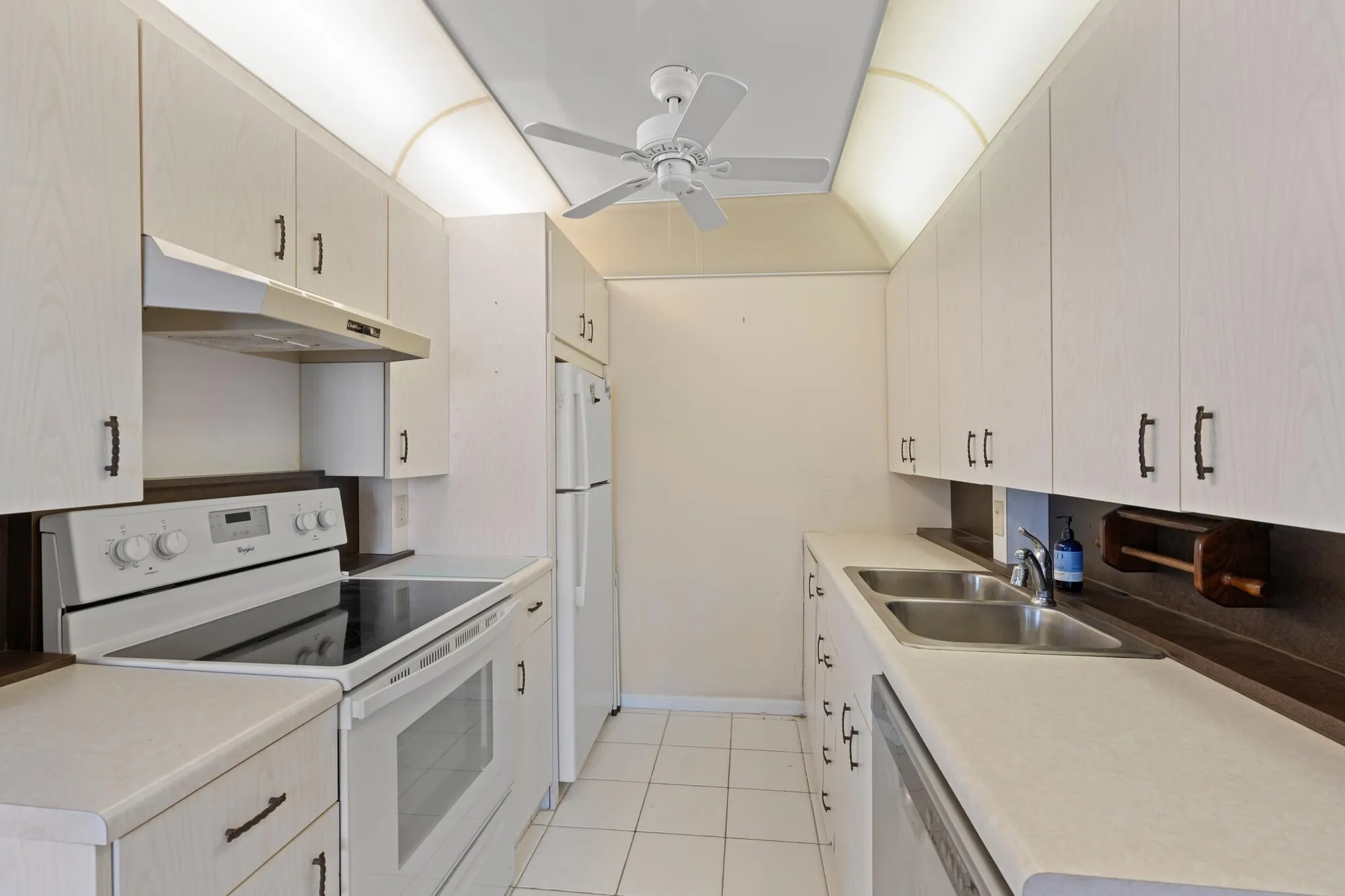 Property Slideshow image 6 of 32 | 2023 guildford b b, Boca Raton, FL, 33434