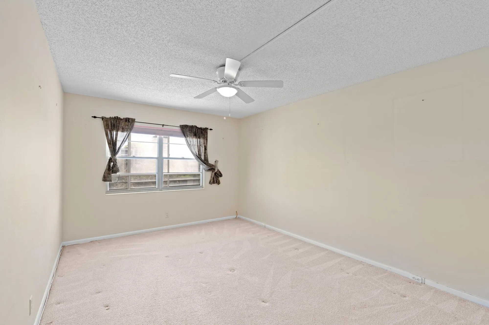 Property Slideshow image 16 of 32 | 2023 guildford b b, Boca Raton, FL, 33434